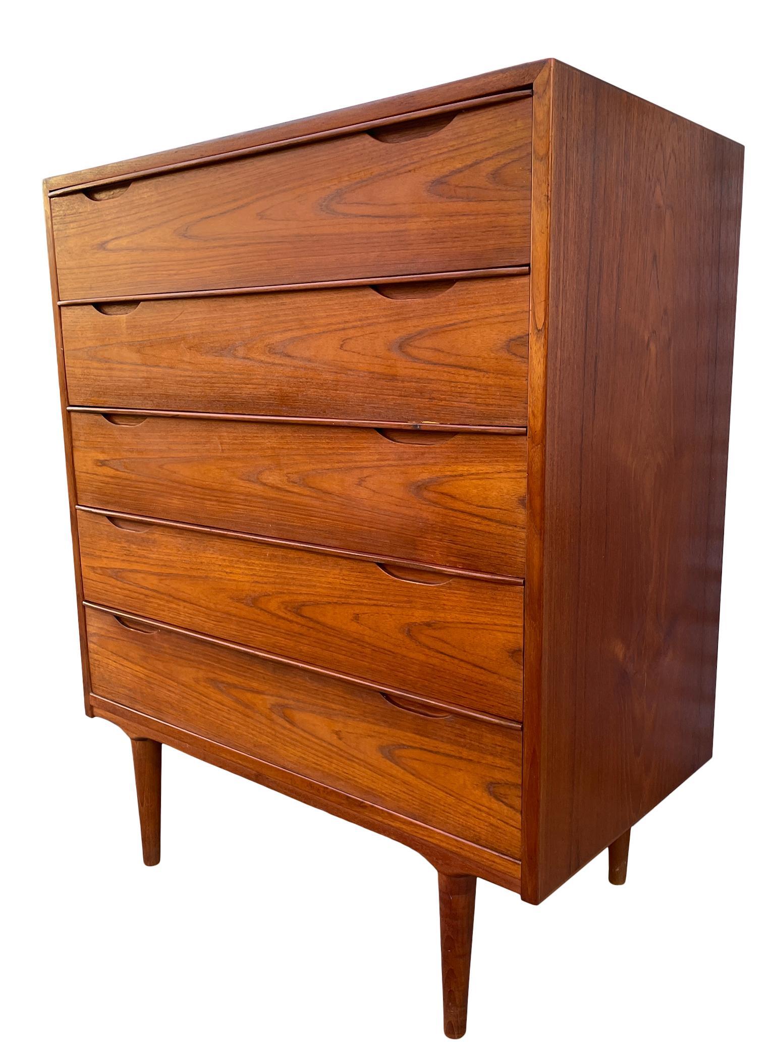 Mid-Century Modern Grande commode en teck moderne danois du milieu du siècle par Arne Vodder Danemark en vente