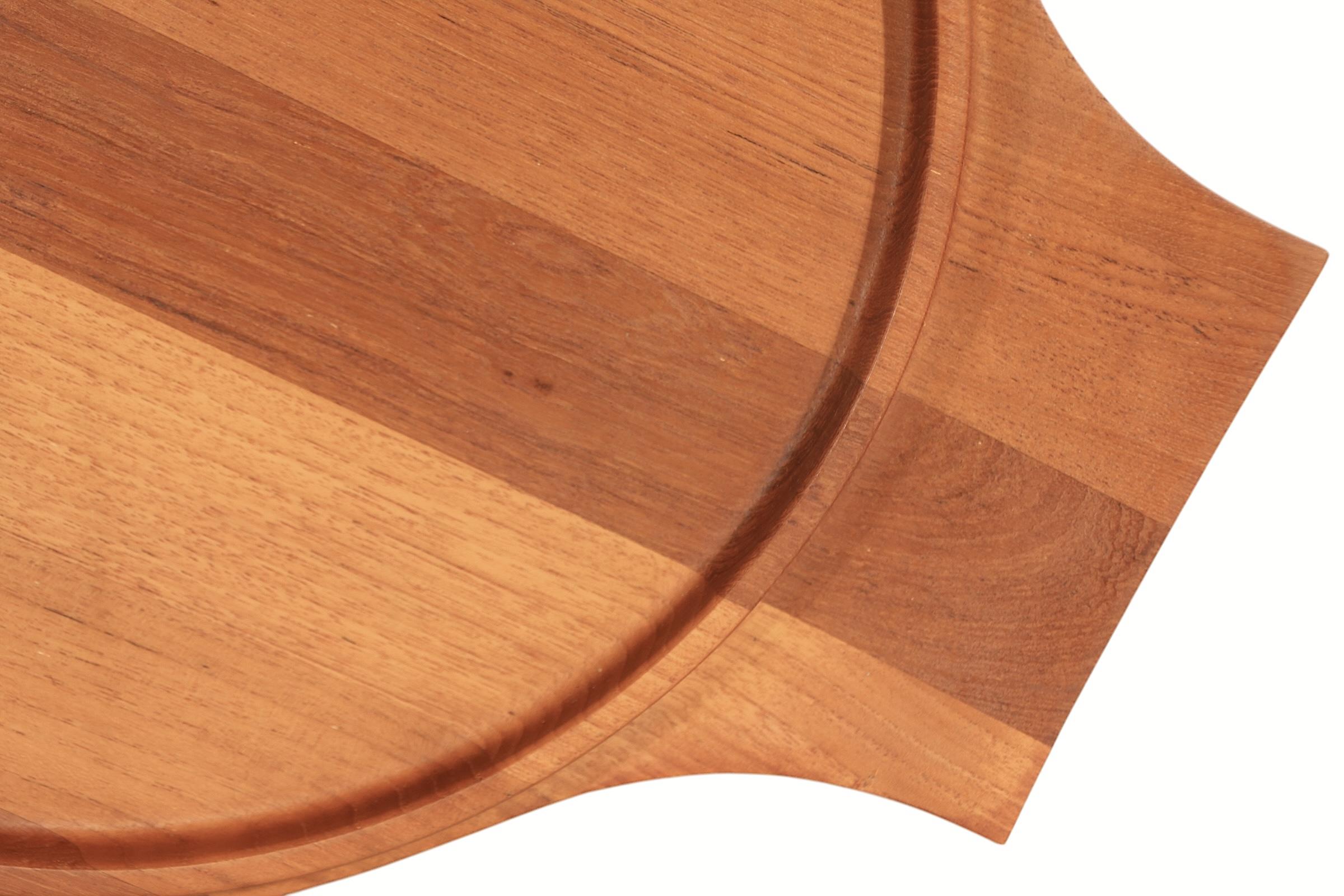 Bandeja de teca moderna danesa de mediados de siglo diseñada por Jens Quistgaard para Dansk Designs en venta 3