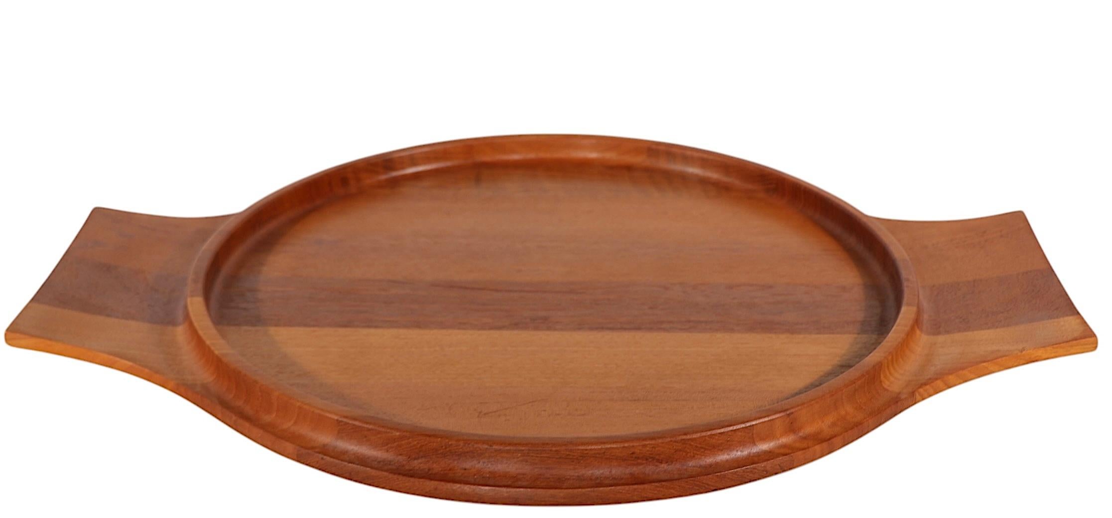 Bandeja de teca moderna danesa de mediados de siglo diseñada por Jens Quistgaard para Dansk Designs en venta 4