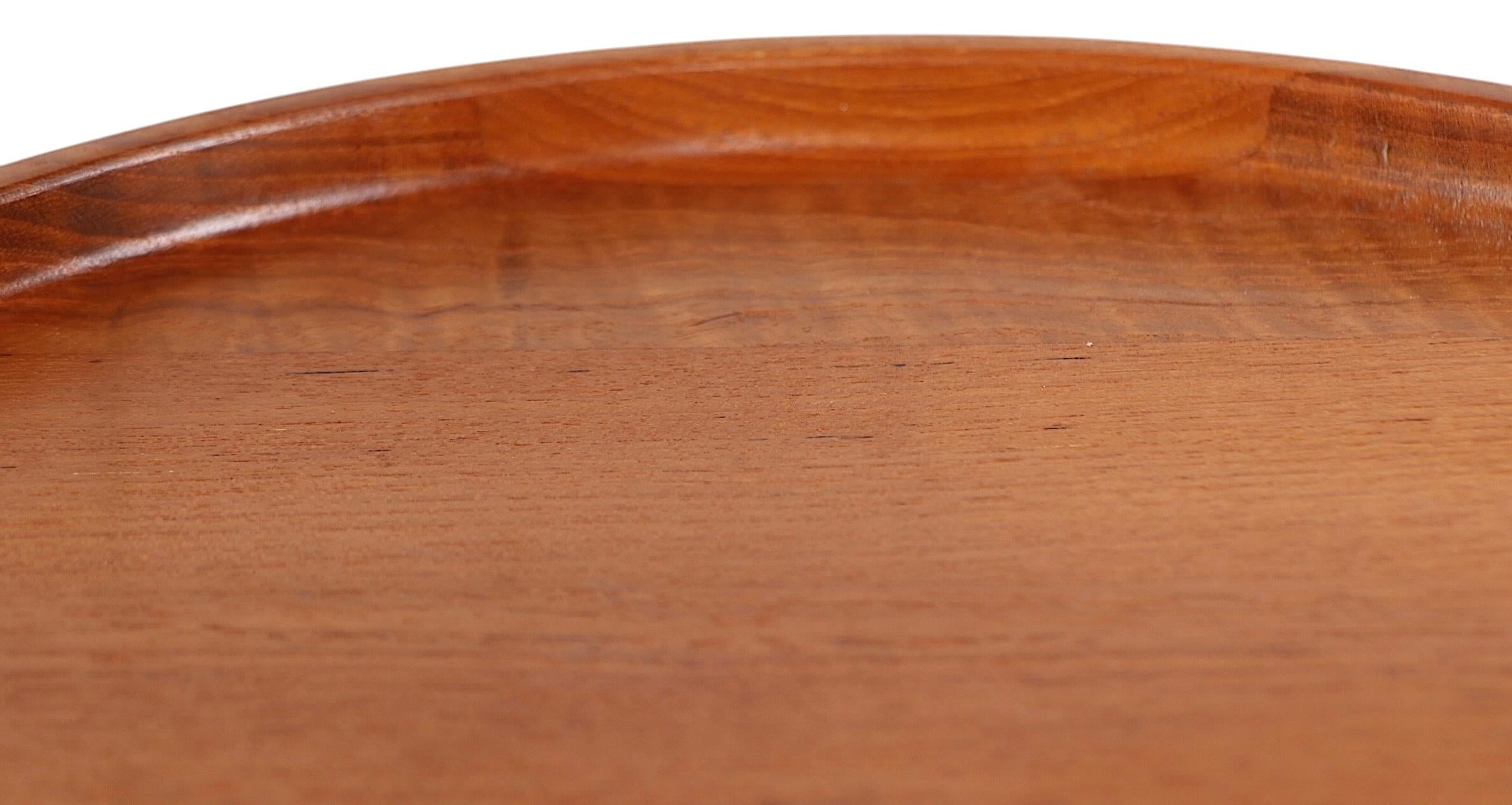 Bandeja de teca moderna danesa de mediados de siglo diseñada por Jens Quistgaard para Dansk Designs en venta 5