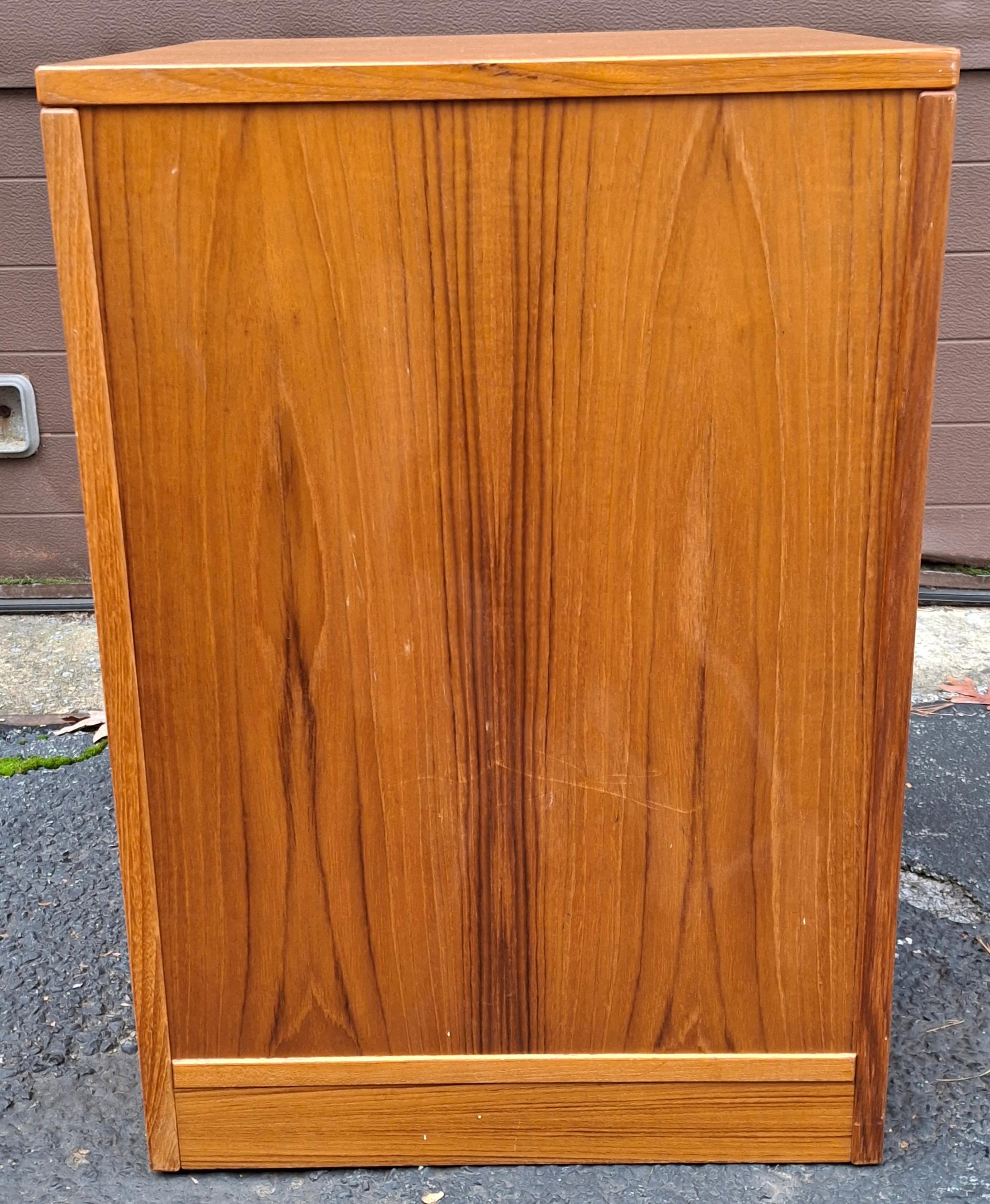 Mid-Century Danish Modern Teak Two-Drawer Filing Cabinet For Sale 5