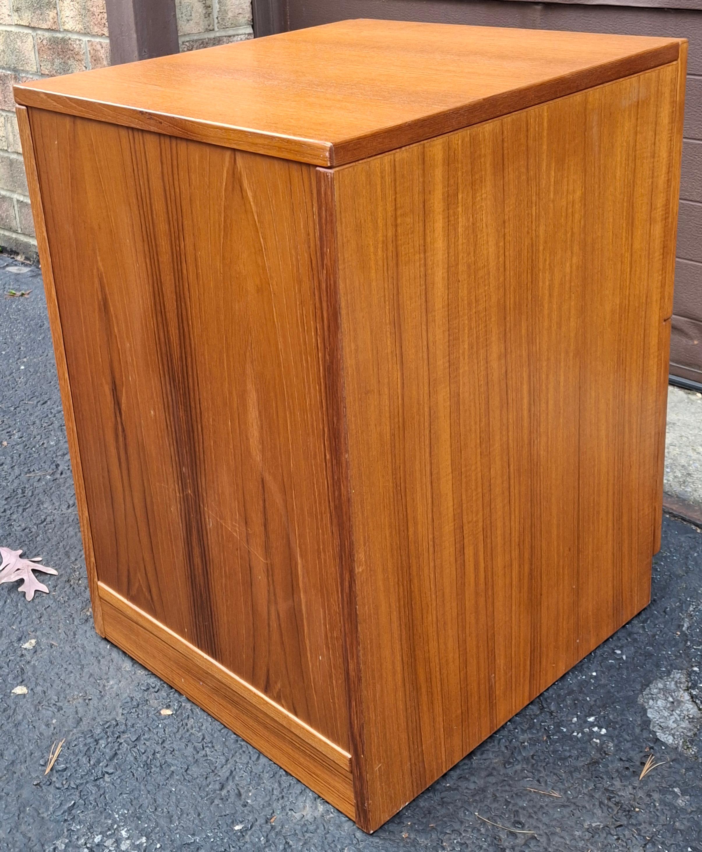 Mid-Century Danish Modern Teak Two-Drawer Filing Cabinet For Sale 6