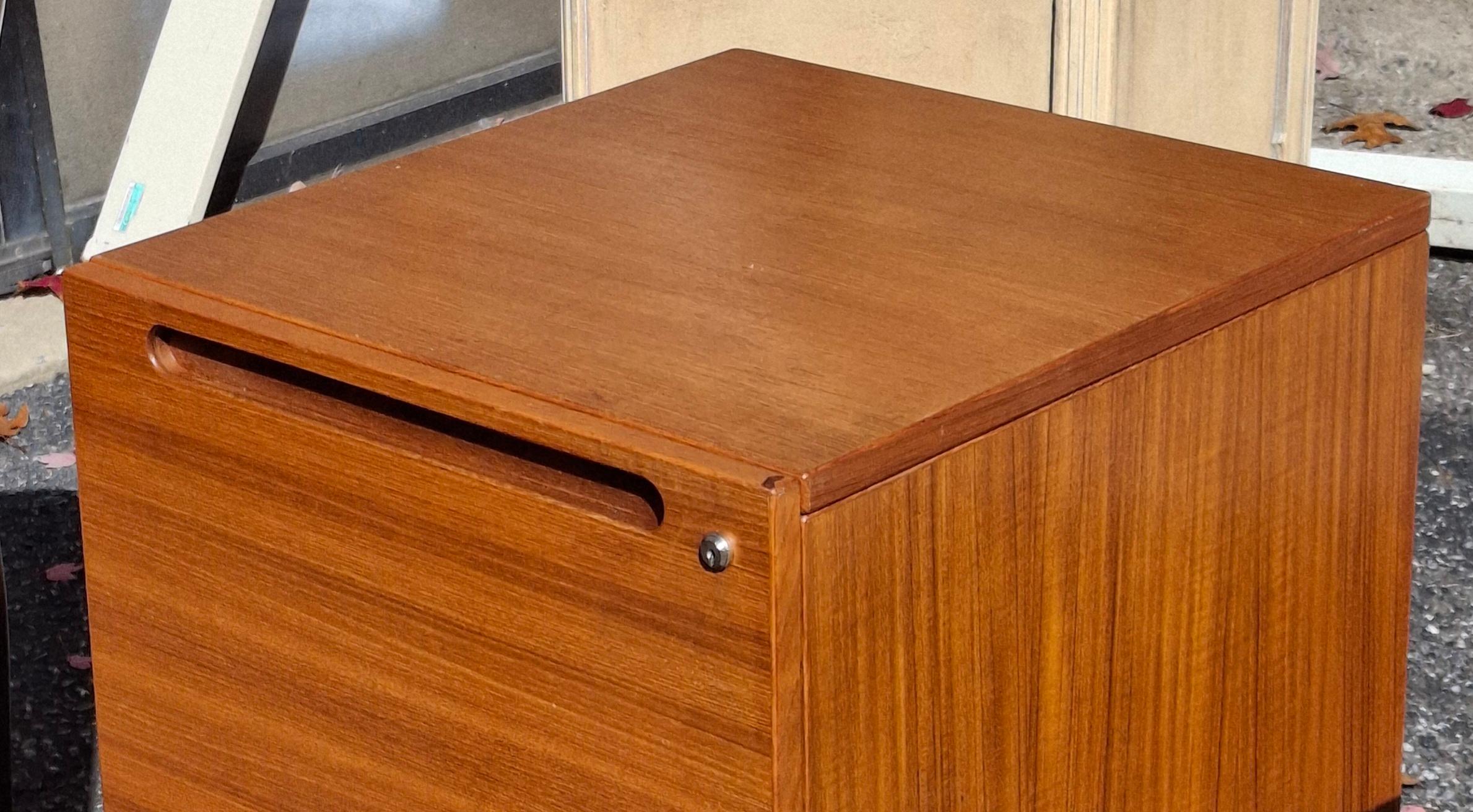 Mid-Century Danish Modern Teak Two-Drawer Filing Cabinet For Sale 8
