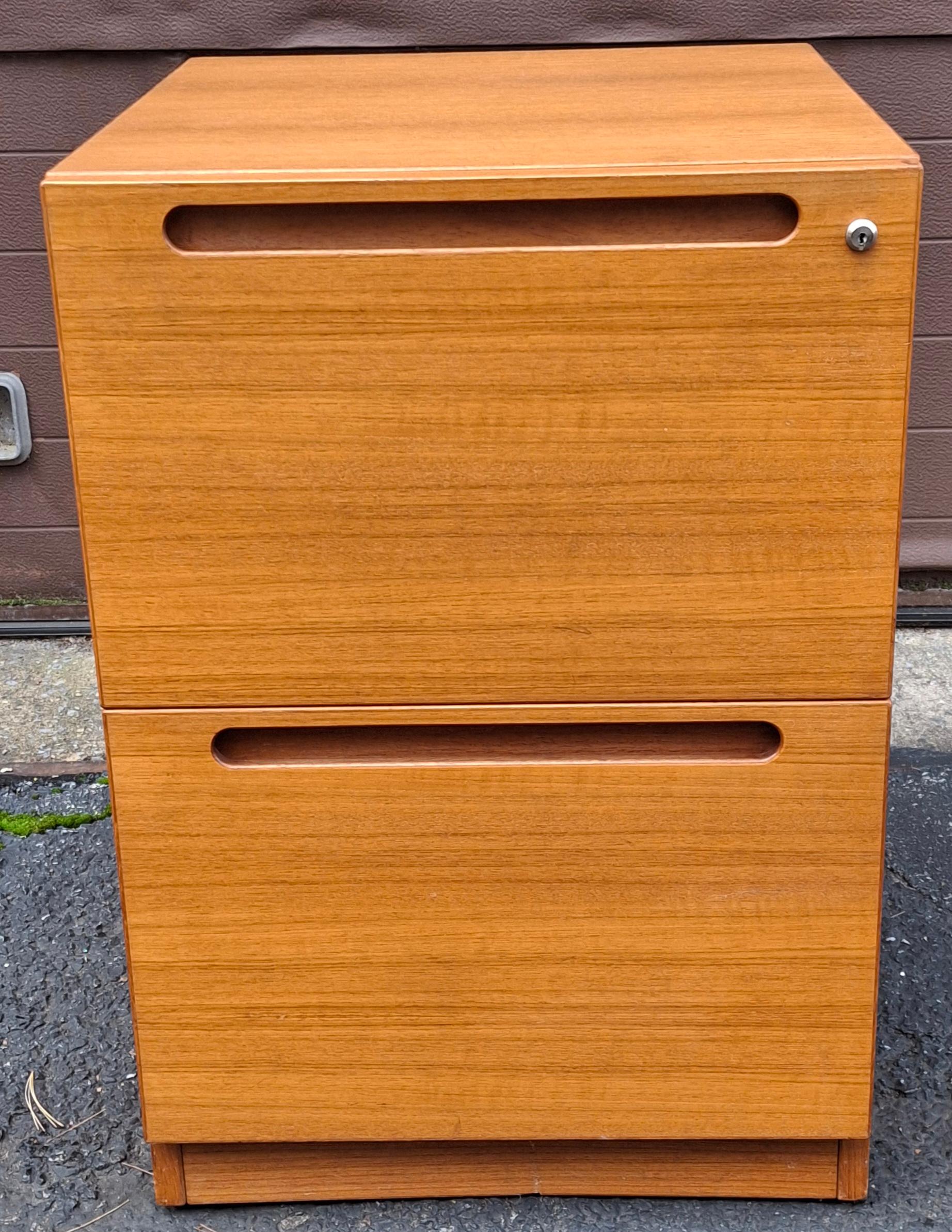 Mid-Century Danish Modern Teak Two-Drawer Filing Cabinet In Good Condition For Sale In Germantown, MD
