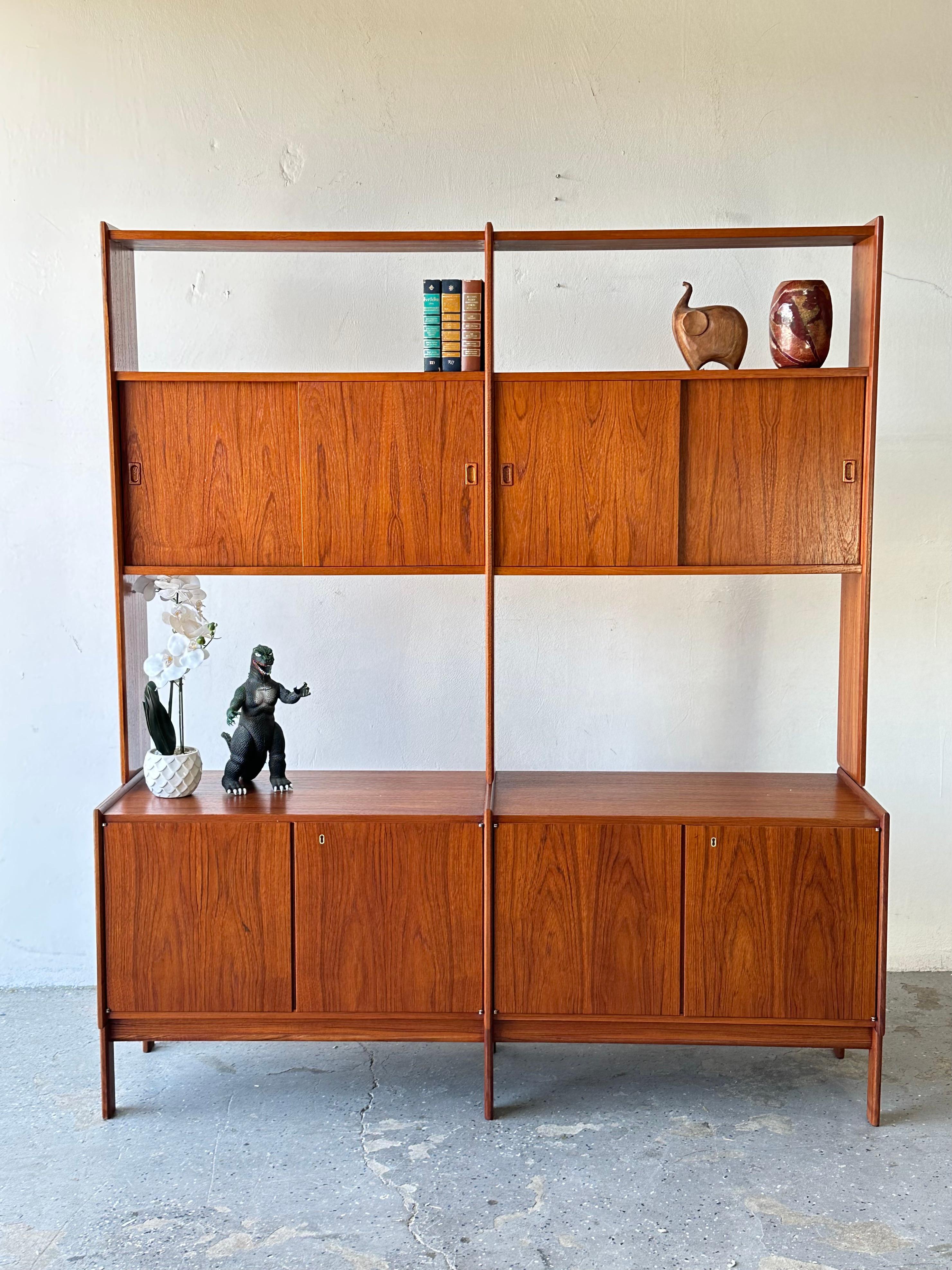 Very cool teak wall units comes with two sliding cabinets up top and two key locked cabinets  below (comes with one key). Lots of space To show off your goodies. Unknown maker but definitelyhigh  quality don't miss out

Some very slight Age