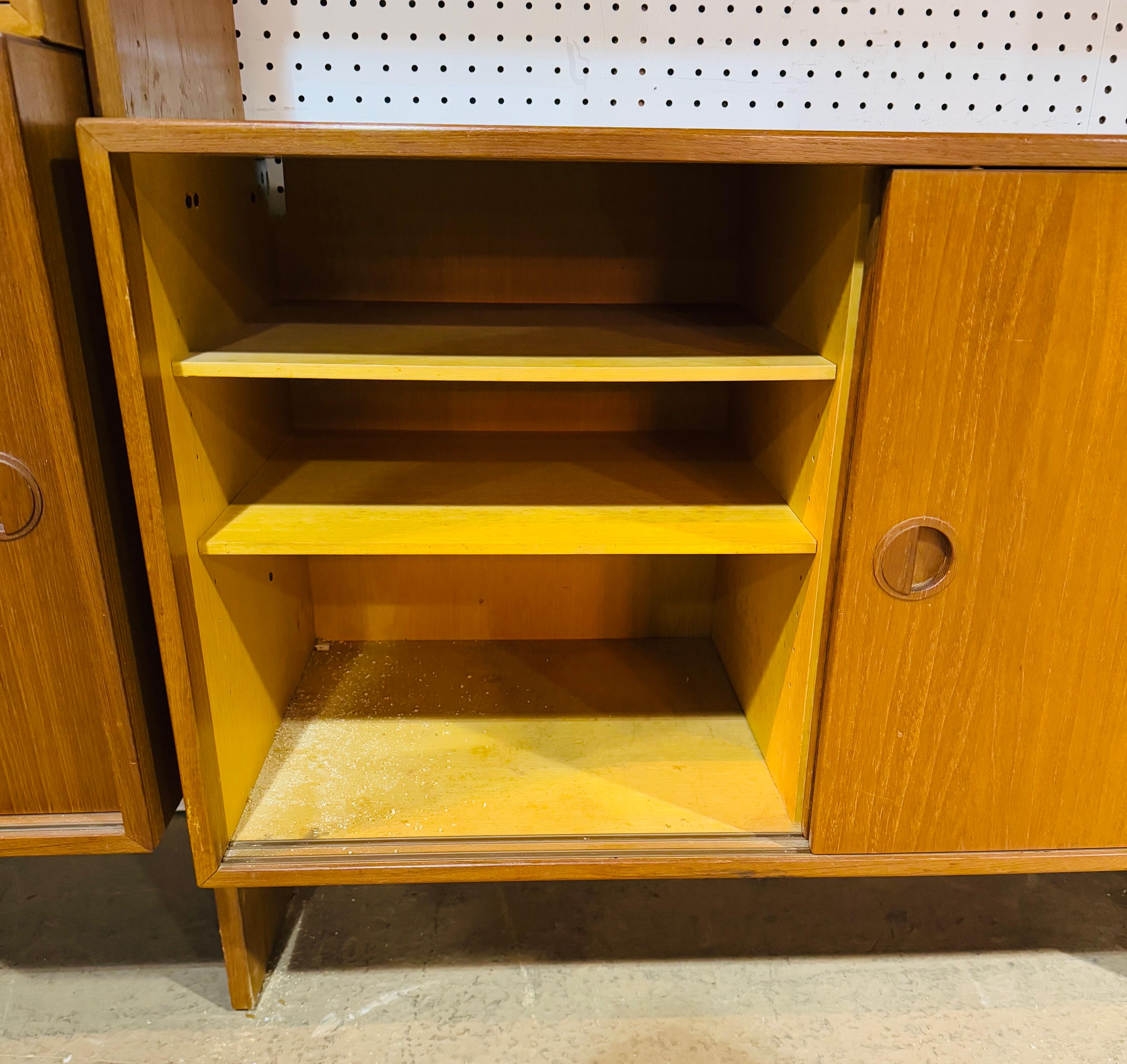 Parete attrezzata danese moderna di metà secolo in teak in vendita 6