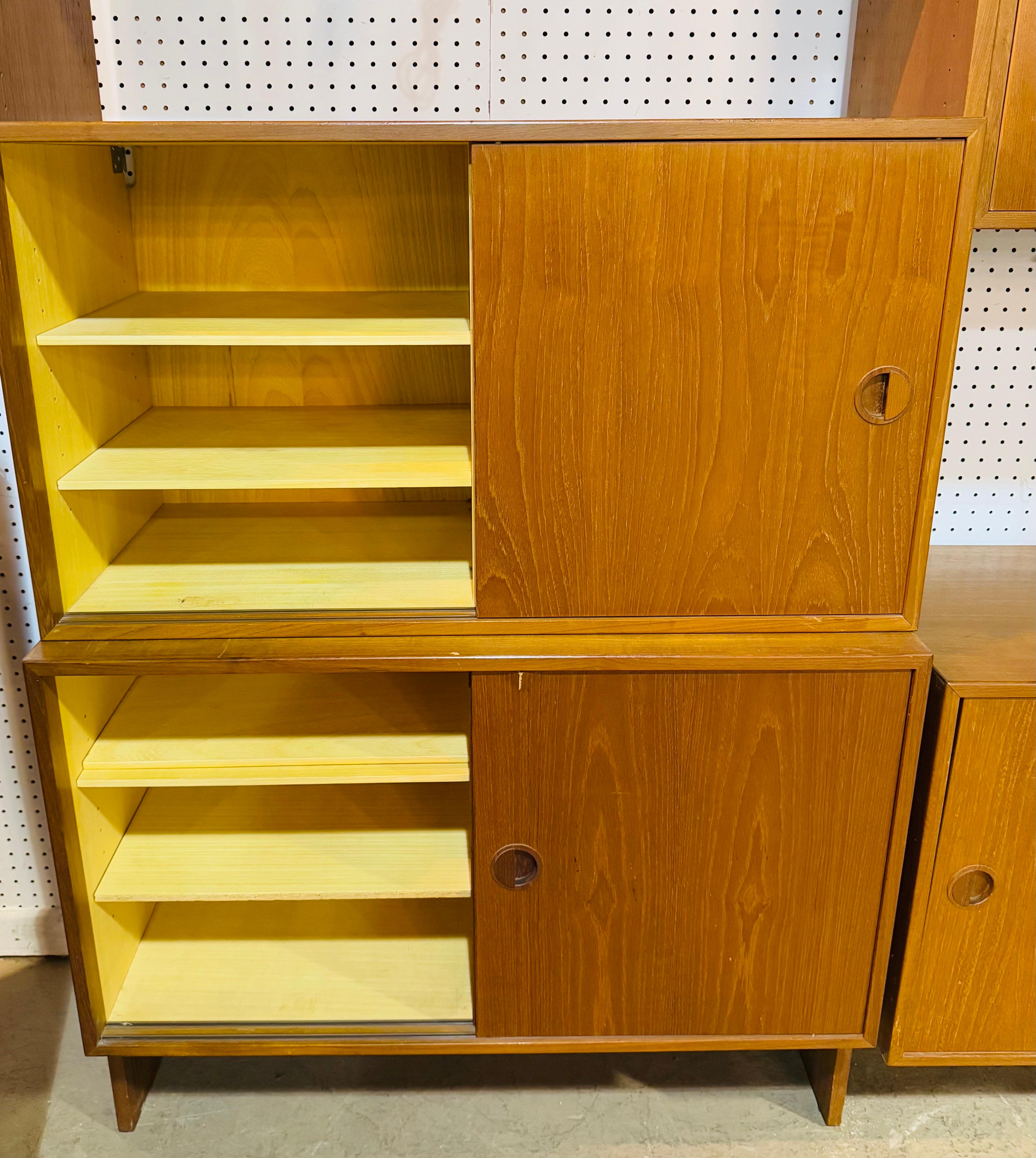 XX secolo Parete attrezzata danese moderna di metà secolo in teak in vendita