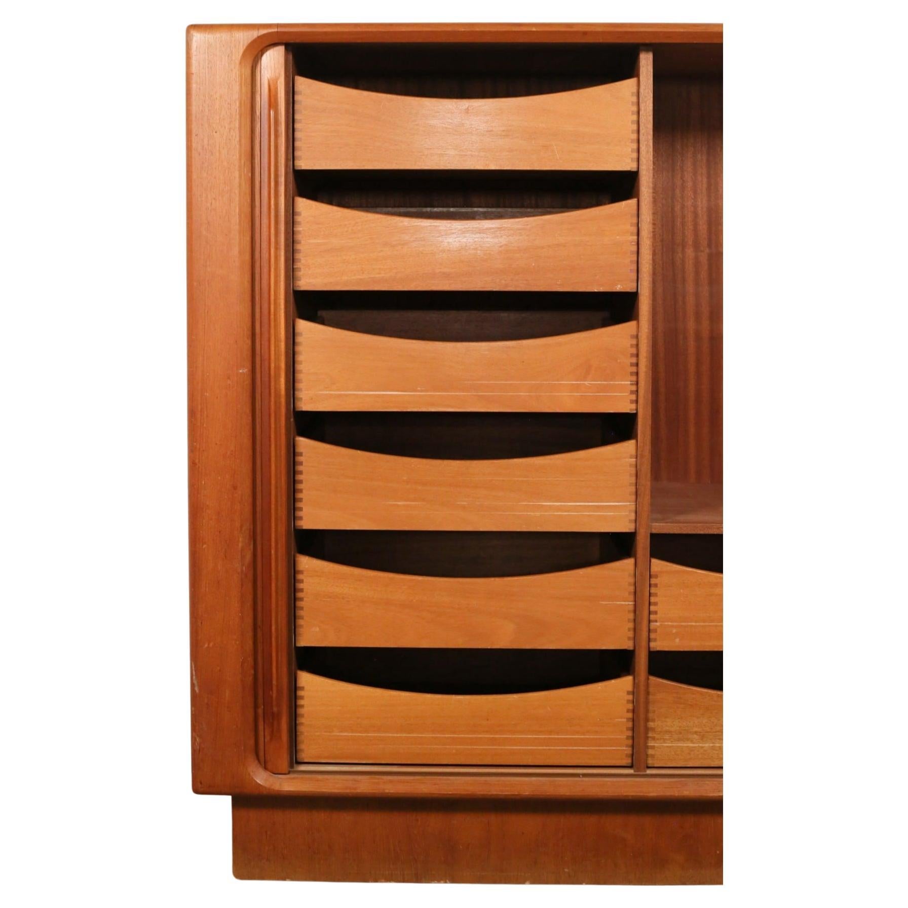 Danois Armoire danoise moderne du milieu du siècle dernier Bernhard Pedersen & Son