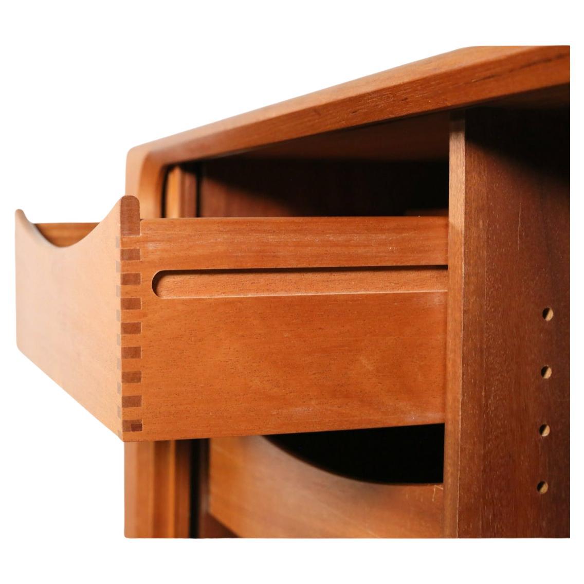 Travail du bois Armoire danoise moderne du milieu du siècle dernier Bernhard Pedersen & Son