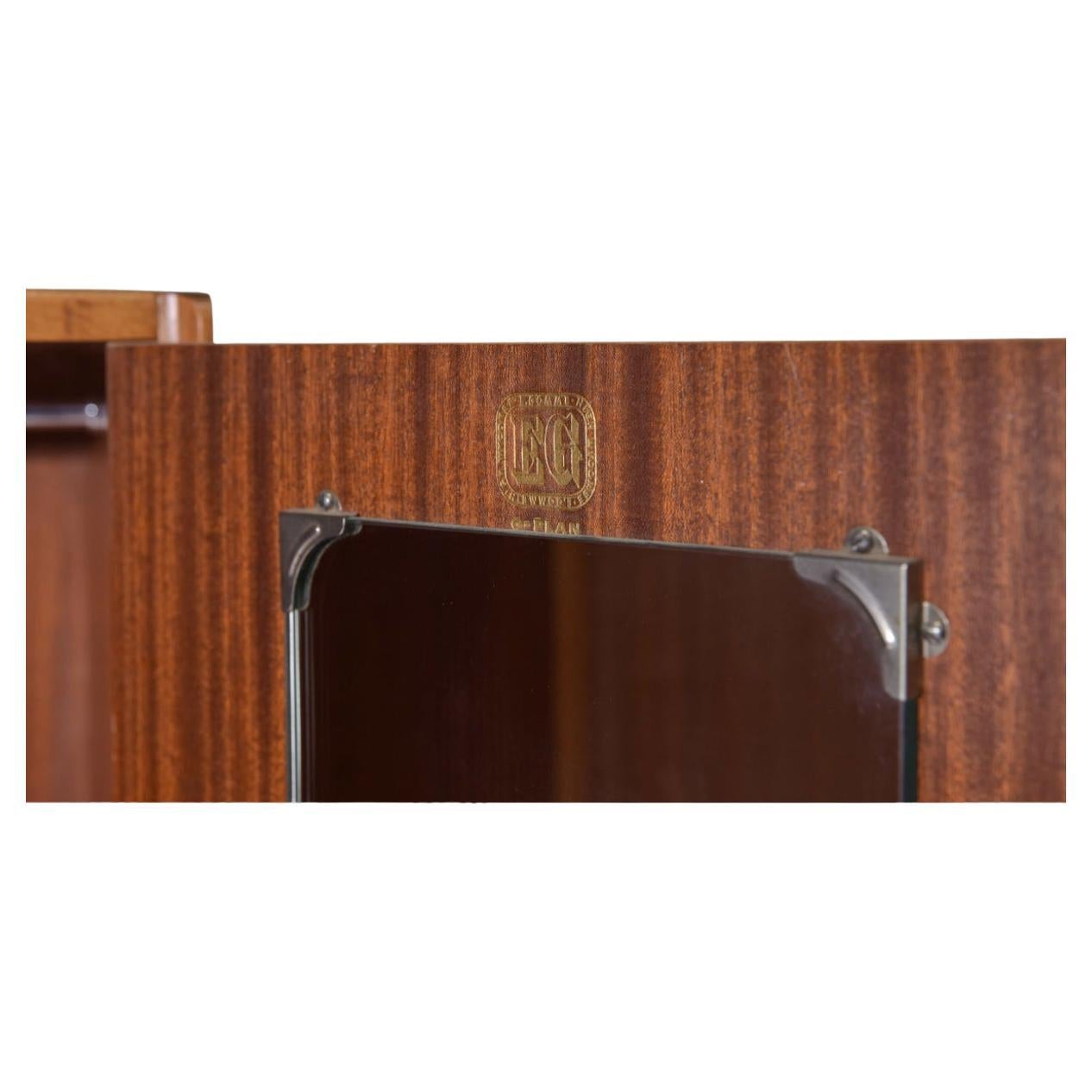 Danois Armoire penderie en teck du milieu du siècle dernier, danoise et moderne