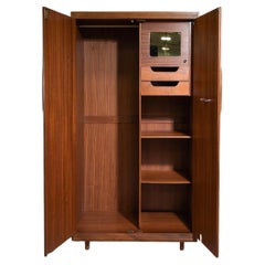Armadio guardaroba in teak danese moderno di metà secolo con cassetti e specchio