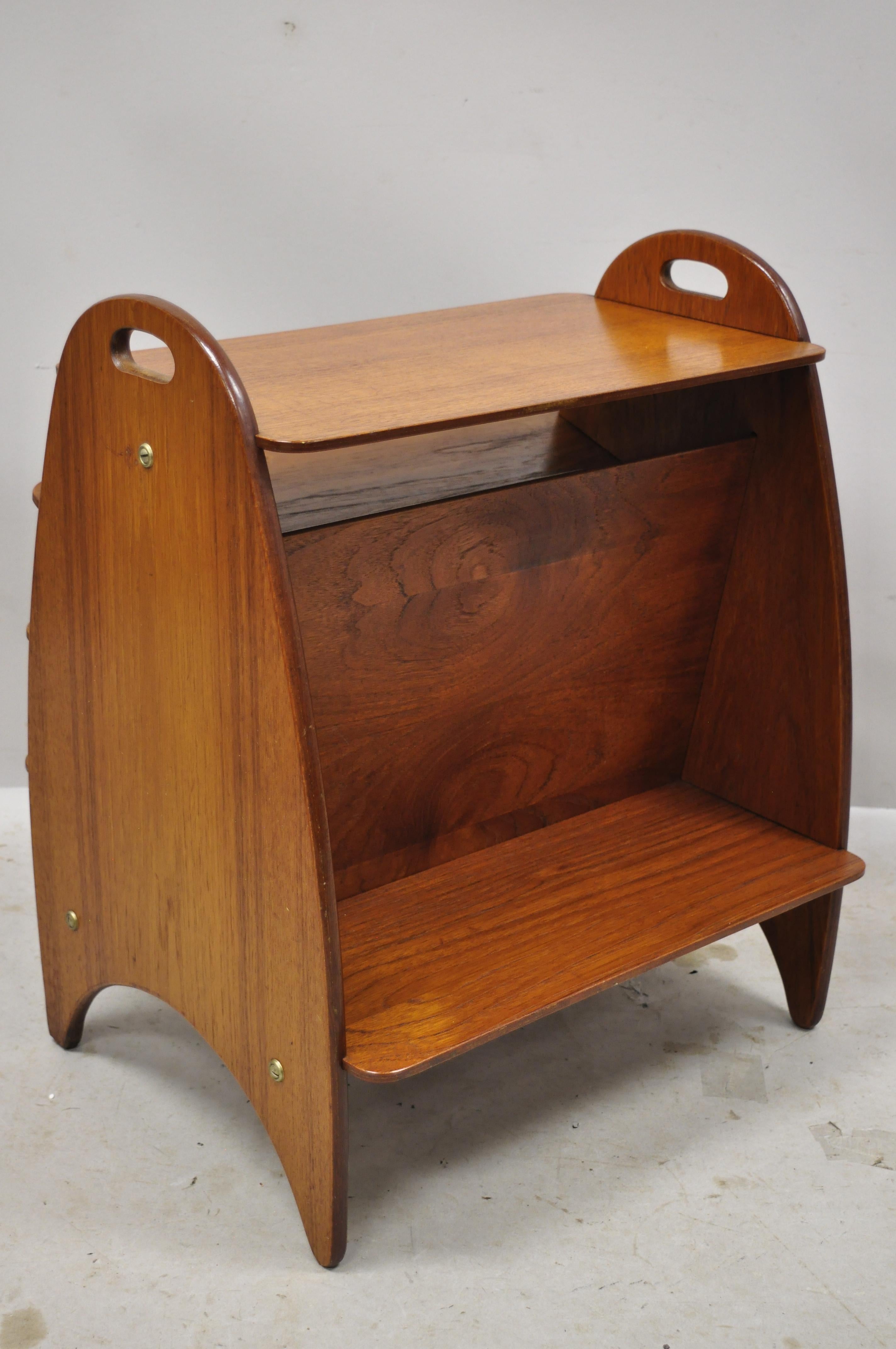 Midcentury Danish Modern Teak Wood Magazine Rack Book Stand Bookcase Side Table In Good Condition In Philadelphia, PA