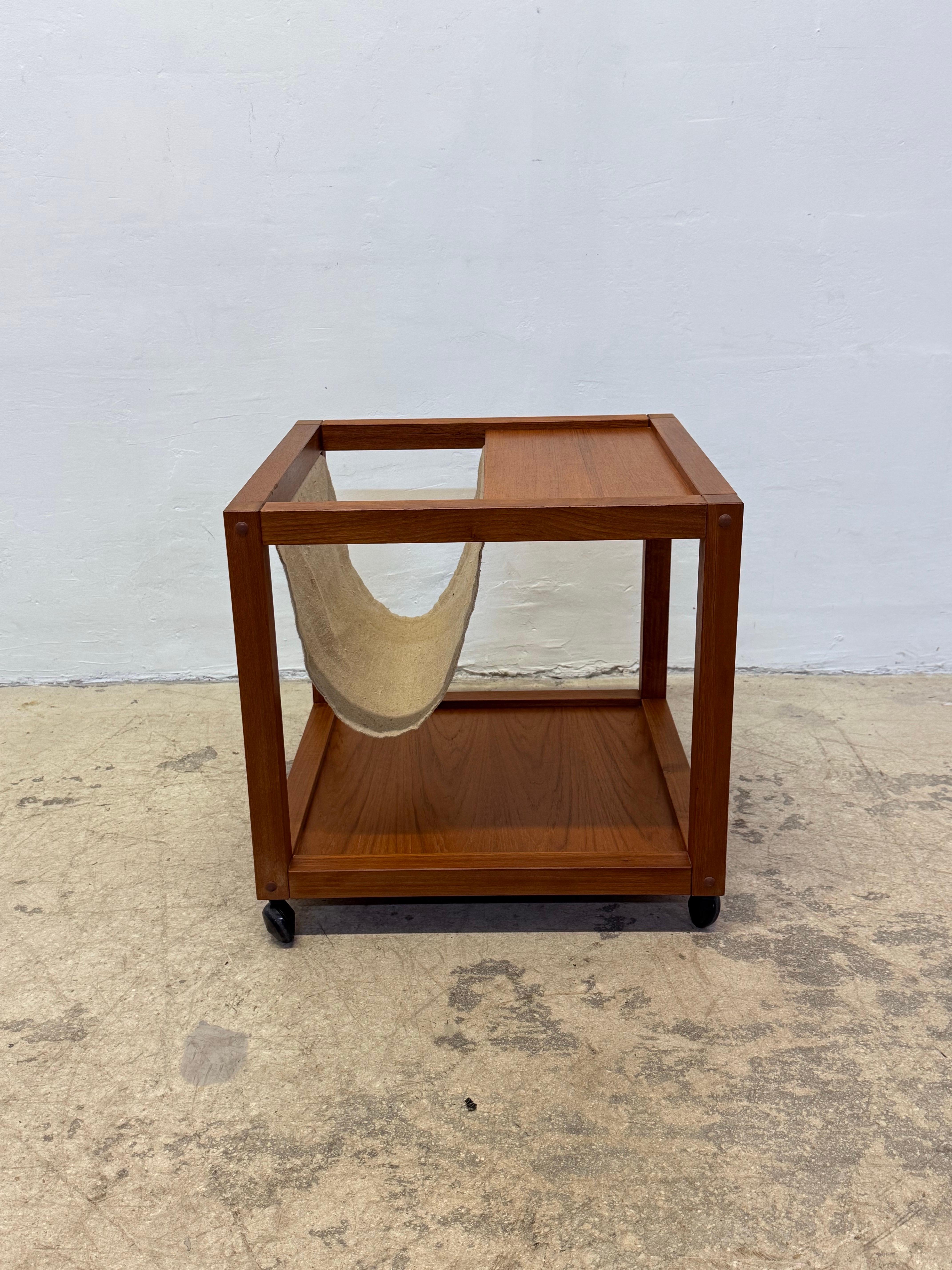 Mid-Century Danish Modern Teak Wood Rolling End Table With Magazine or Book Hold In Good Condition For Sale In Miami, FL