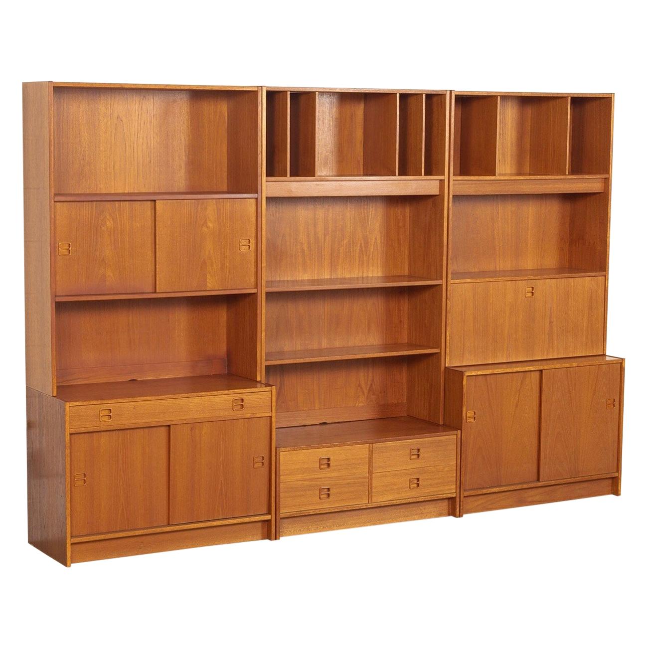 Midcentury Danish Modern Teak Wood Shelving Unit Bookcase Display Cabinet, 1970s