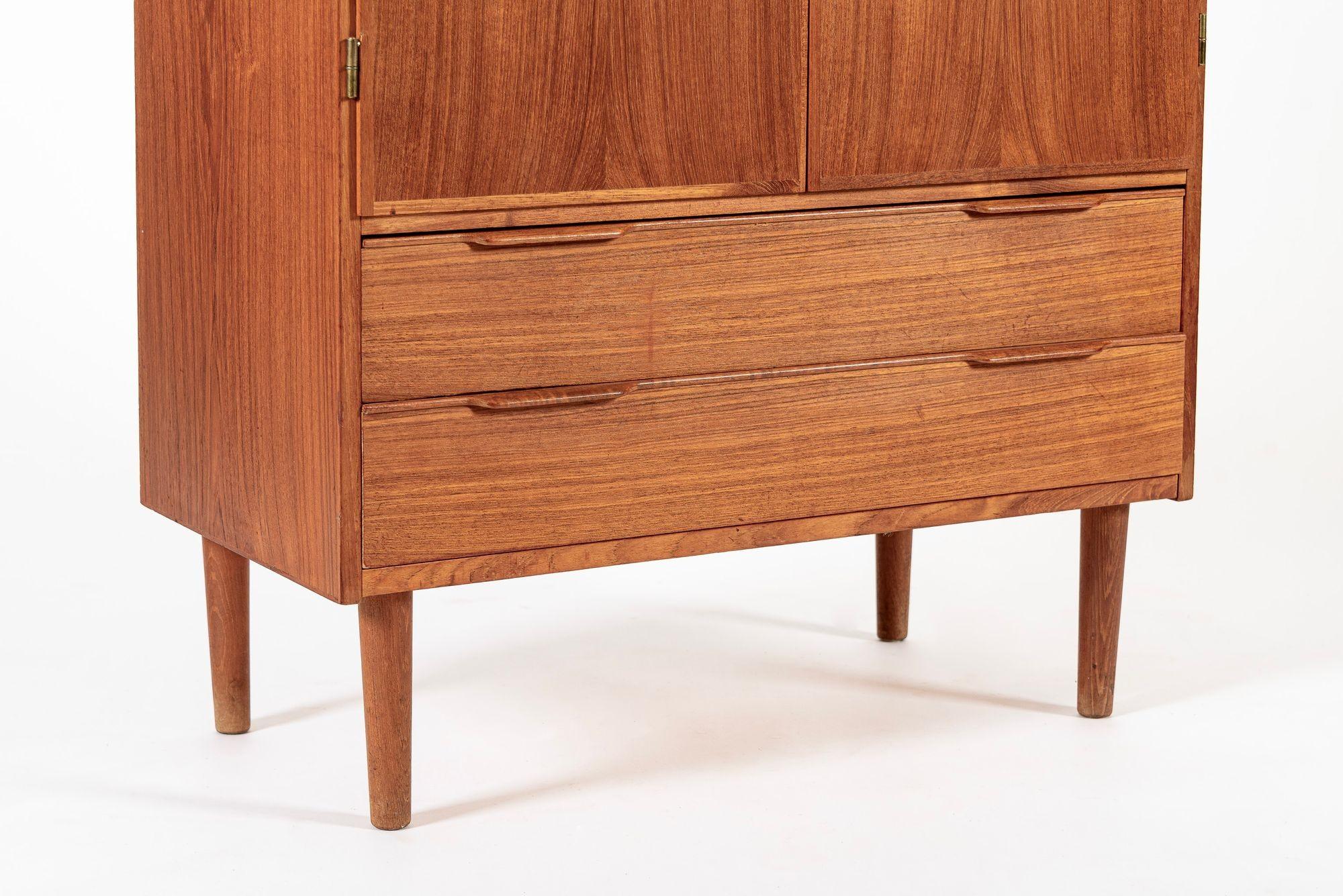 Mid Century Danish Modern Teak Wood Storage or Bar Cabinet For Sale 1