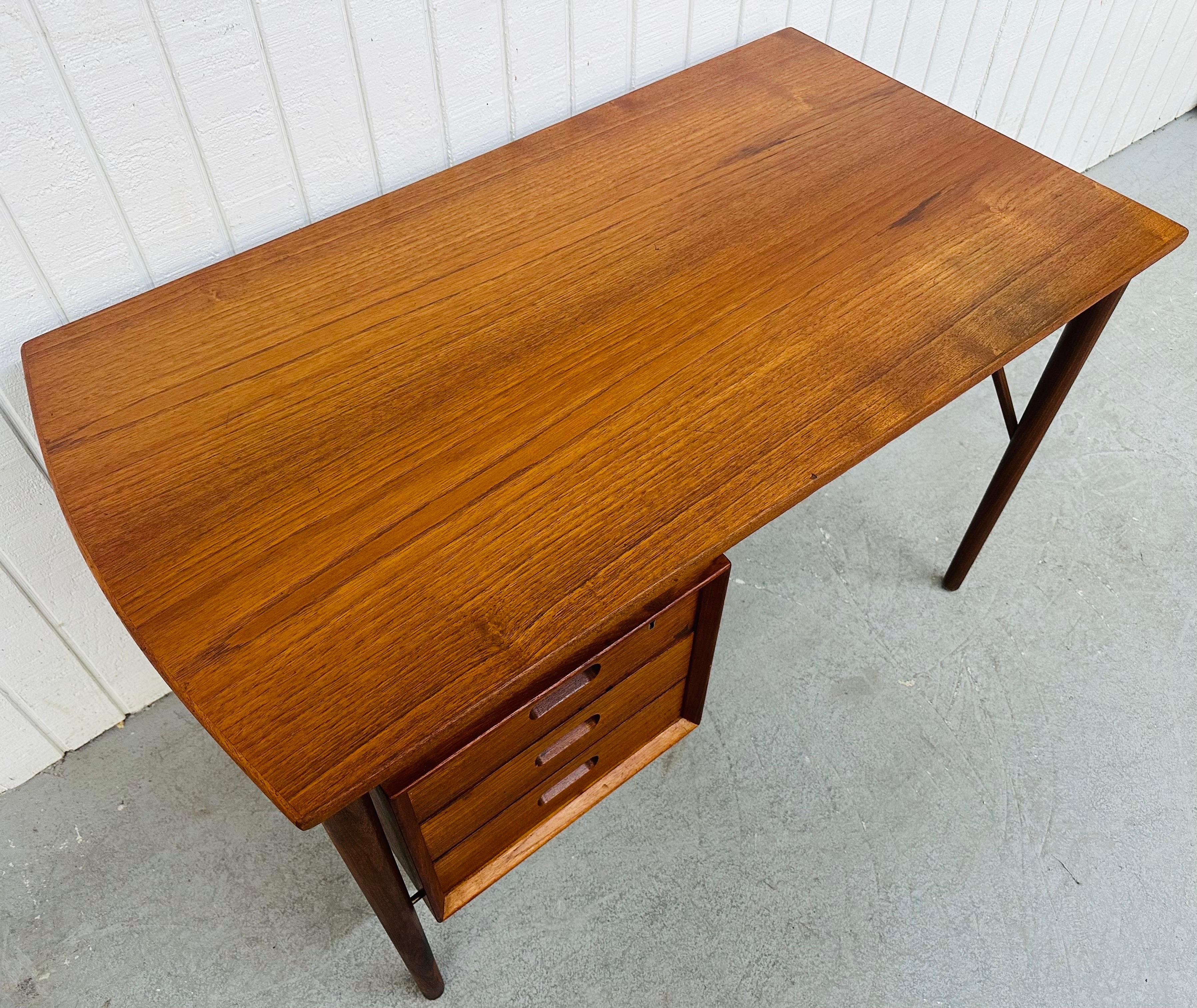 Mid-Century Danish Modern Teak Writing Desk In Good Condition In Clarksboro, NJ