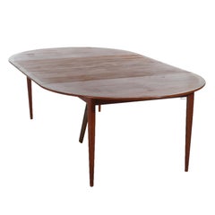 Mid Century Danish Modern Teakwood Extension Dining Table with Two Leaves 20thC