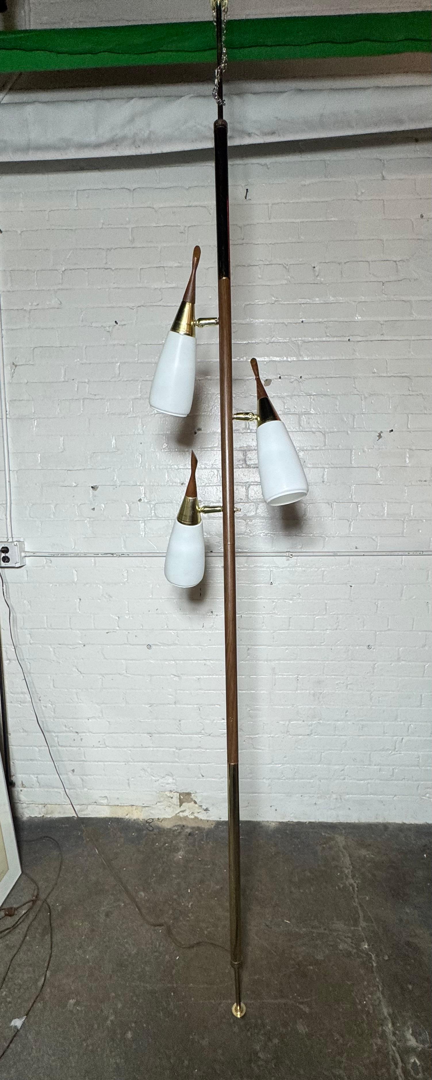 Americano Lampada a stelo danese moderna del 1950, Lightolier 3 paralumi in vetro in vendita