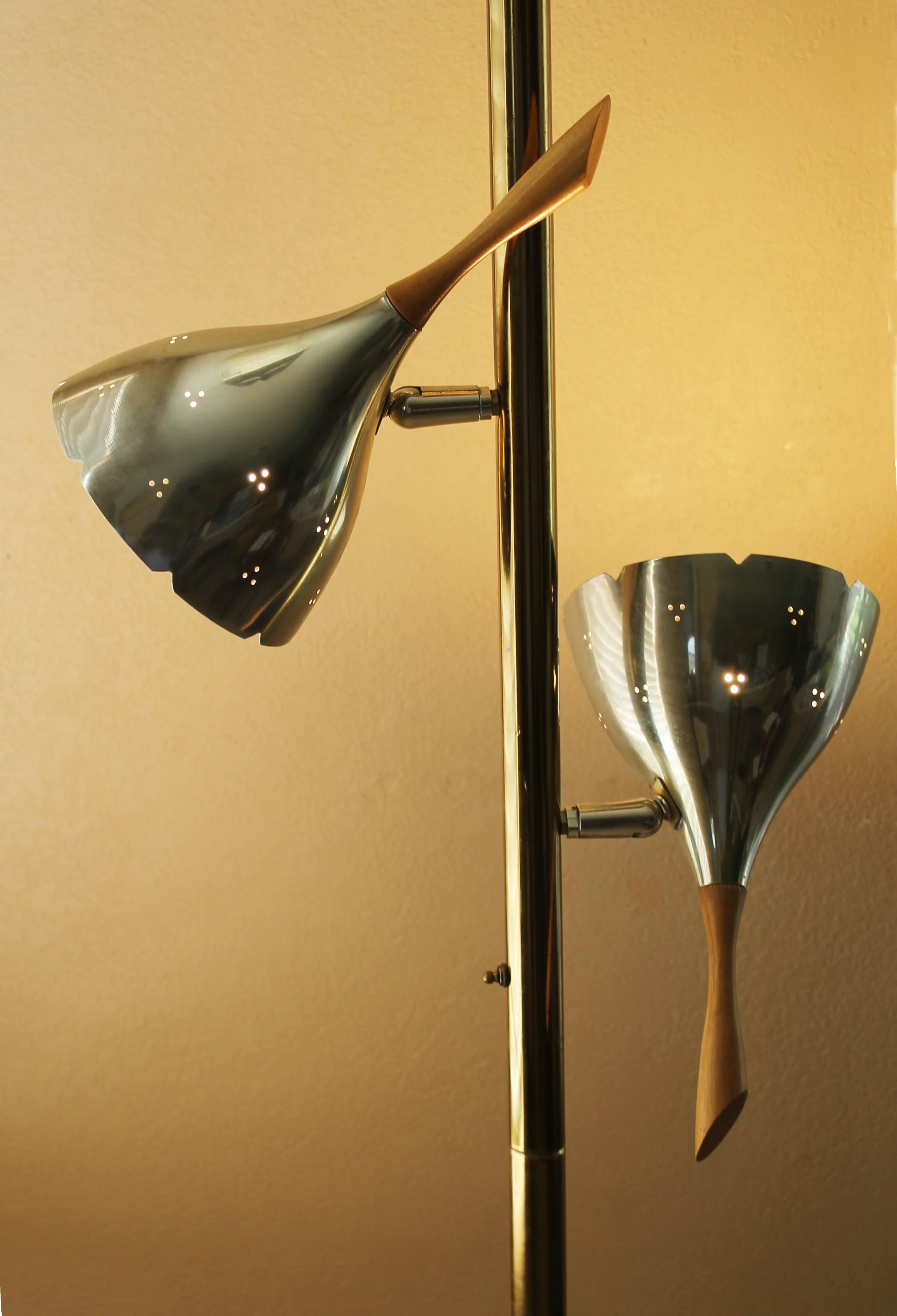 Mid Century Danish Modern Tension Pole Lamp Brushed Brass Maple Stiffel Era 50s For Sale 2