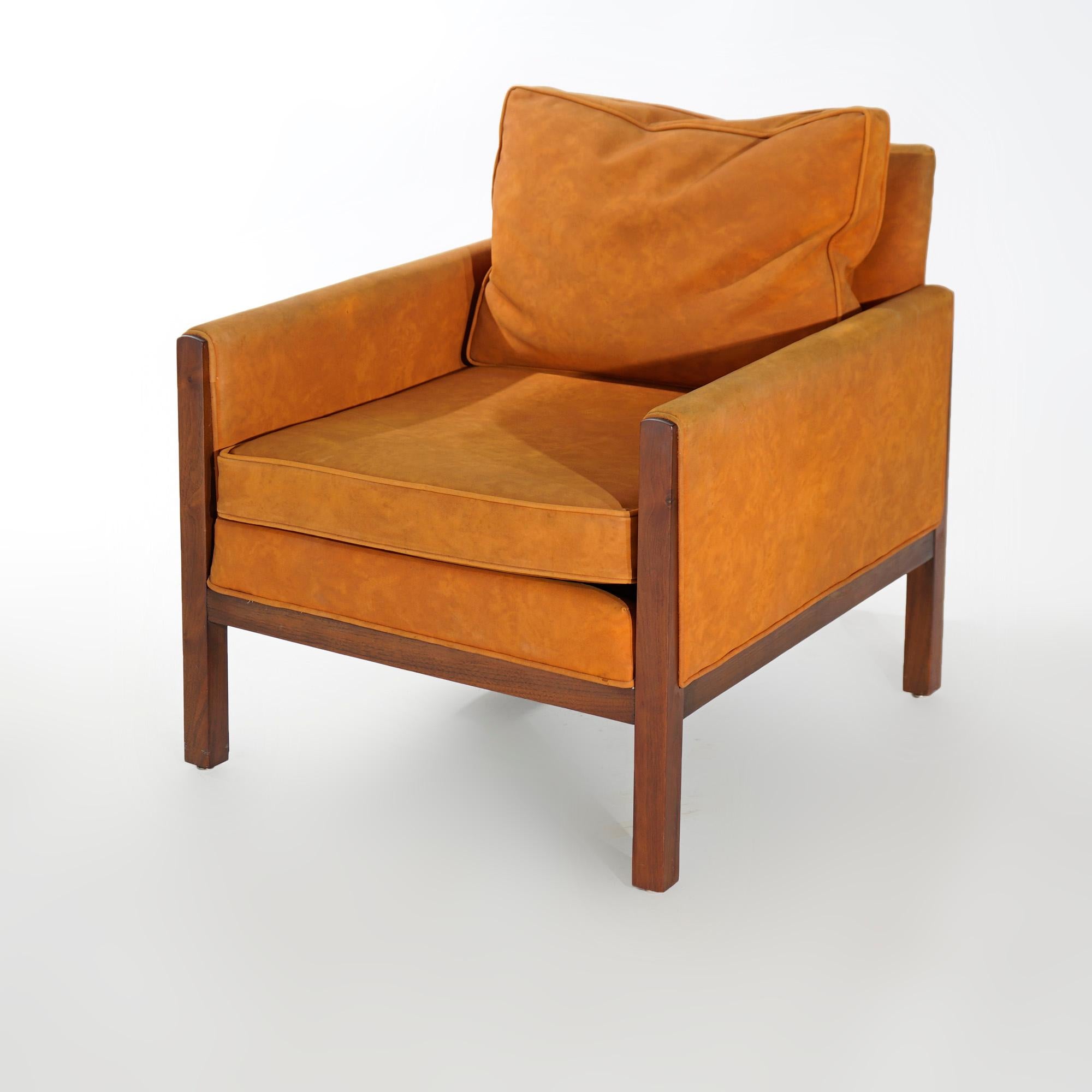 Canapé et chaise Thomasville modernes danois du milieu du siècle en noyer et faux cuir 20ème siècle en vente 5