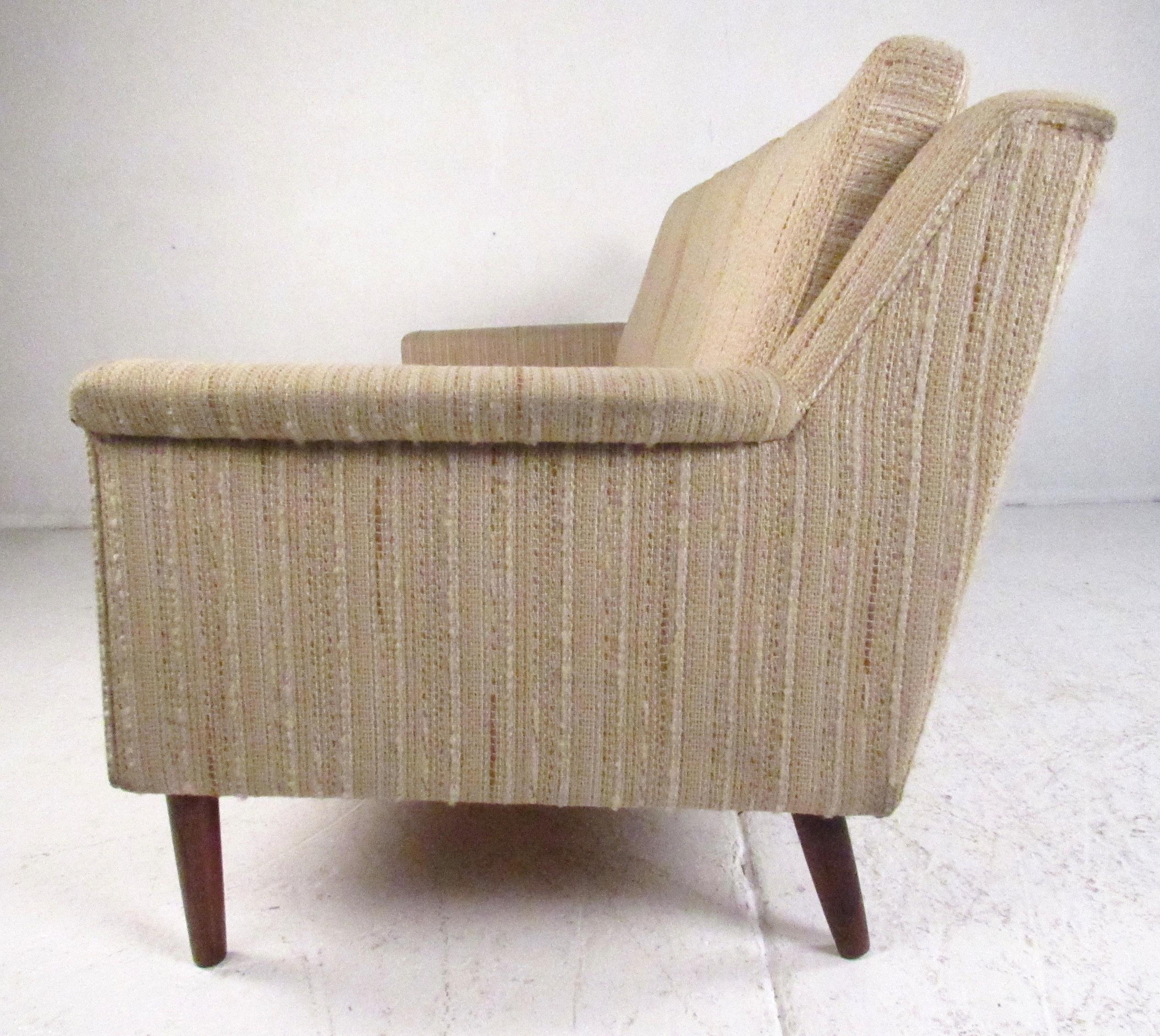 Dänisches modernes Dreisitzer-Sofa von Dunflex aus der Mitte des Jahrhunderts im Zustand „Gut“ im Angebot in Brooklyn, NY