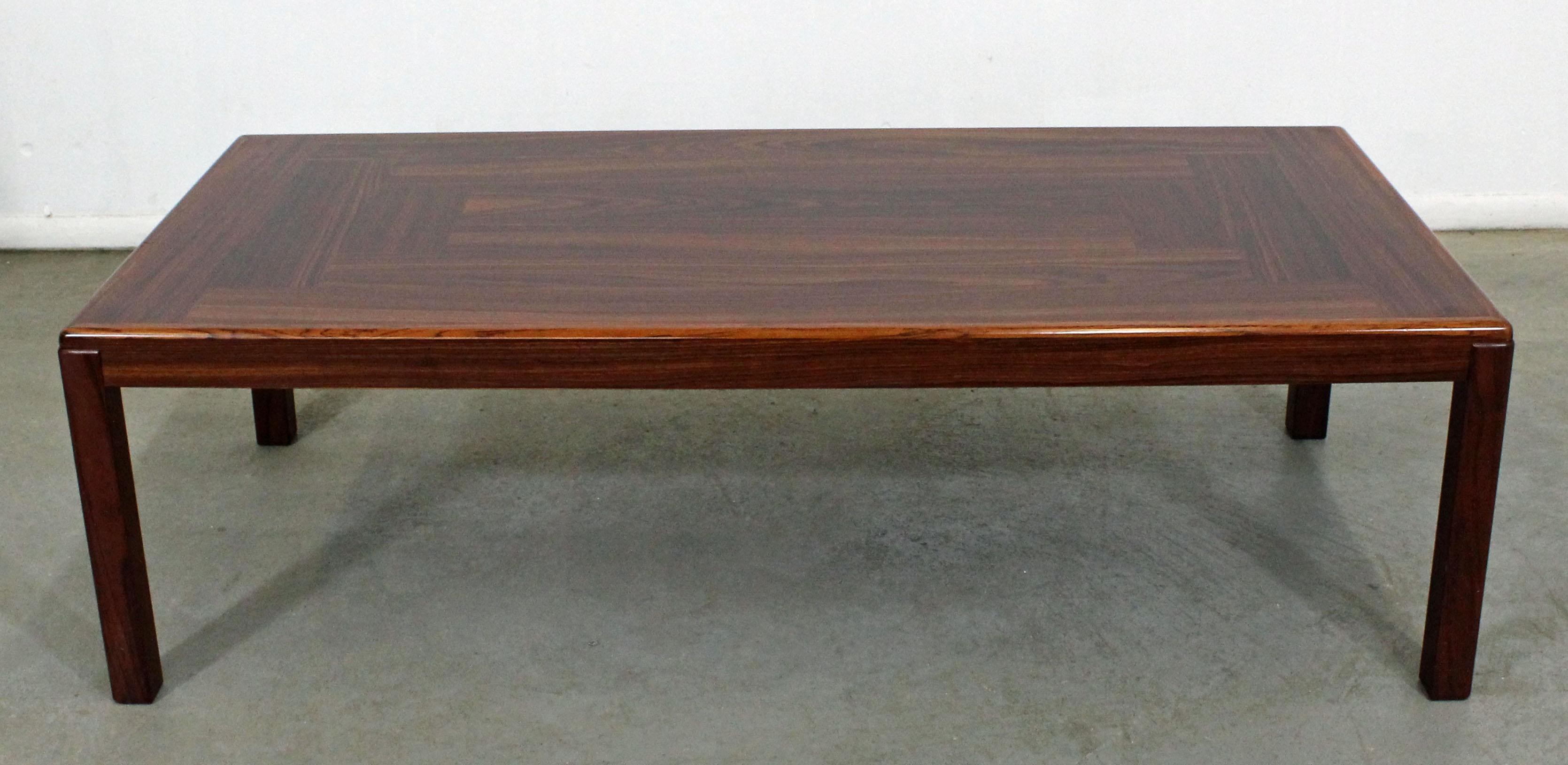 Mid-Century Danish modern Vejle Stole parquet top rosewood coffee table

Offered is a beautiful Danish modern rosewood coffee table with a parquet top made by Vejle Stole Mobelfabrik. It is in excellent condition, almost like new, showing little