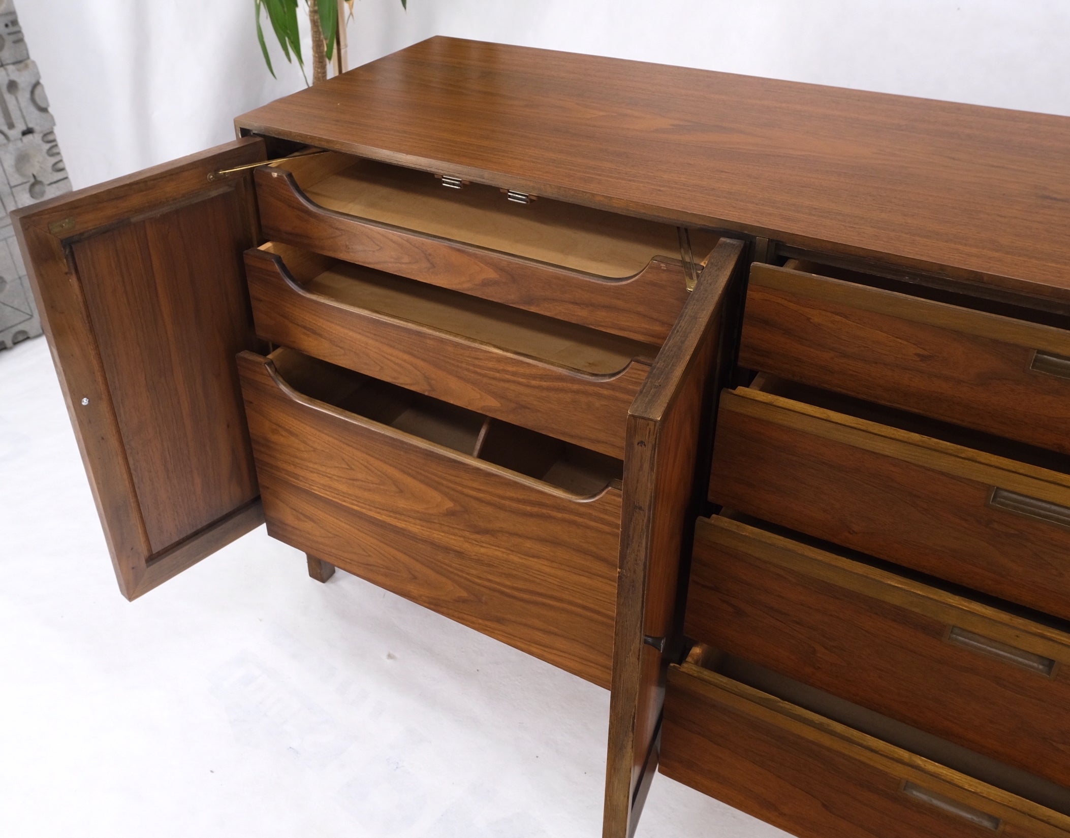 Mid Century Danish Modern Walnut 11 Drawers Dresser Credenza 2 Doors Compartment For Sale 9