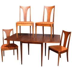 Retro Midcentury Danish Modern Walnut Dining Table & Chairs by Broyhill, 20th Century