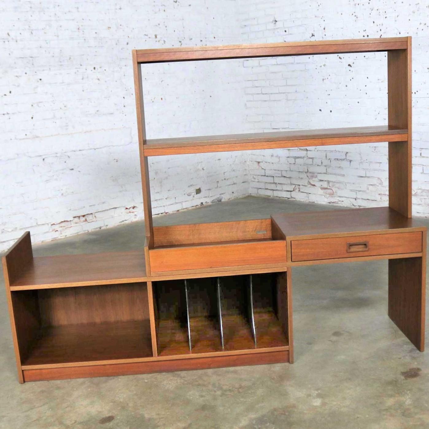 Handsome walnut midcentury Danish modern expanding entertainment cabinet, bookcase, desk, or room divider. It can be straight or turn a corner and it is in fabulous vintage condition. We have not detected any outstanding flaws. Please see photos,