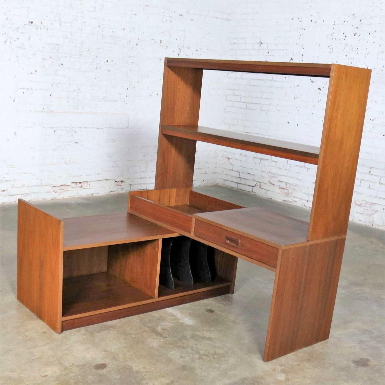 Veneer Midcentury Danish Modern Walnut Expanding Entertainment Bookcase Desk Divider