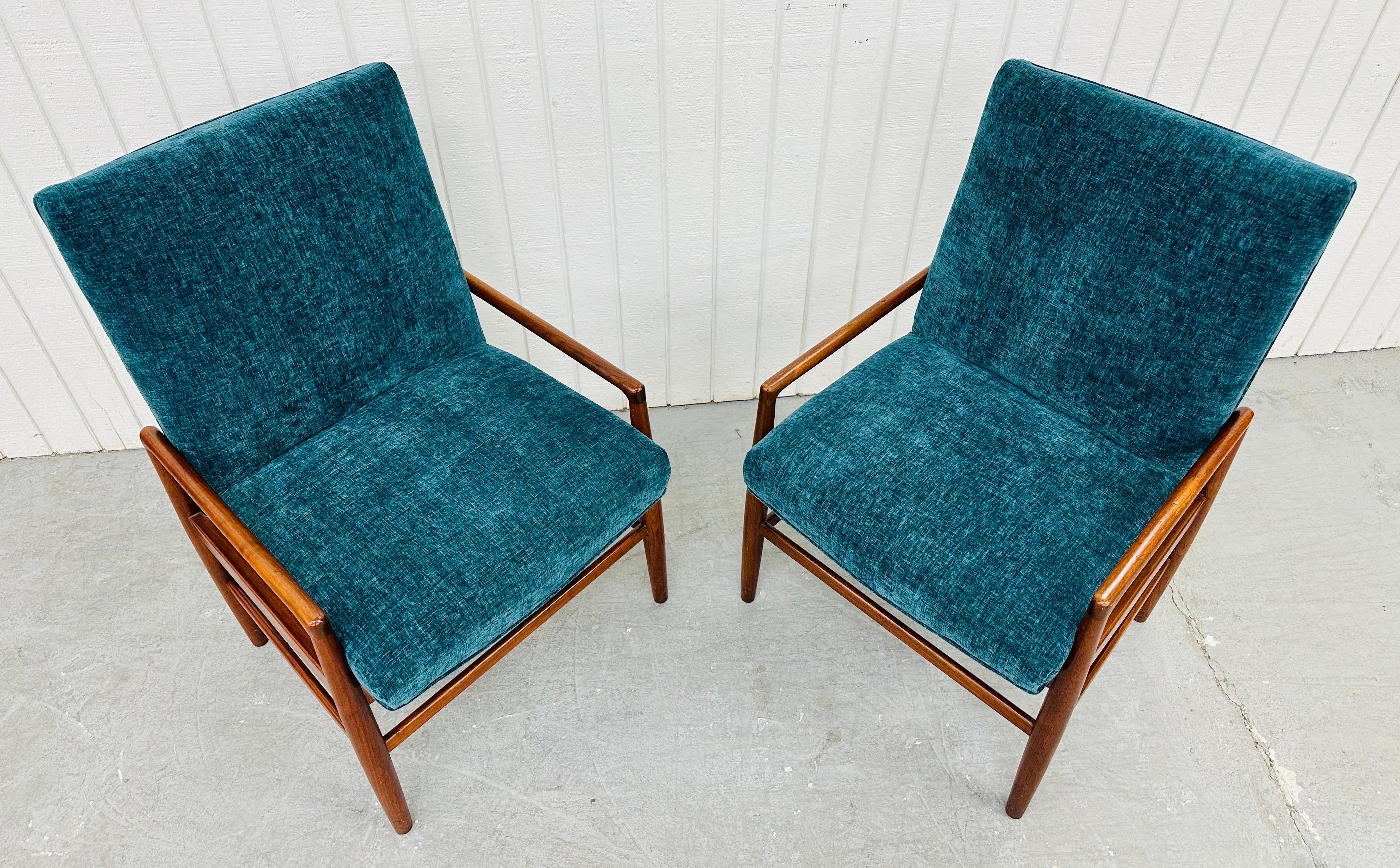 Mid-Century Danish Modern Walnut Lounge Chairs - Set of 2 In Good Condition For Sale In Clarksboro, NJ
