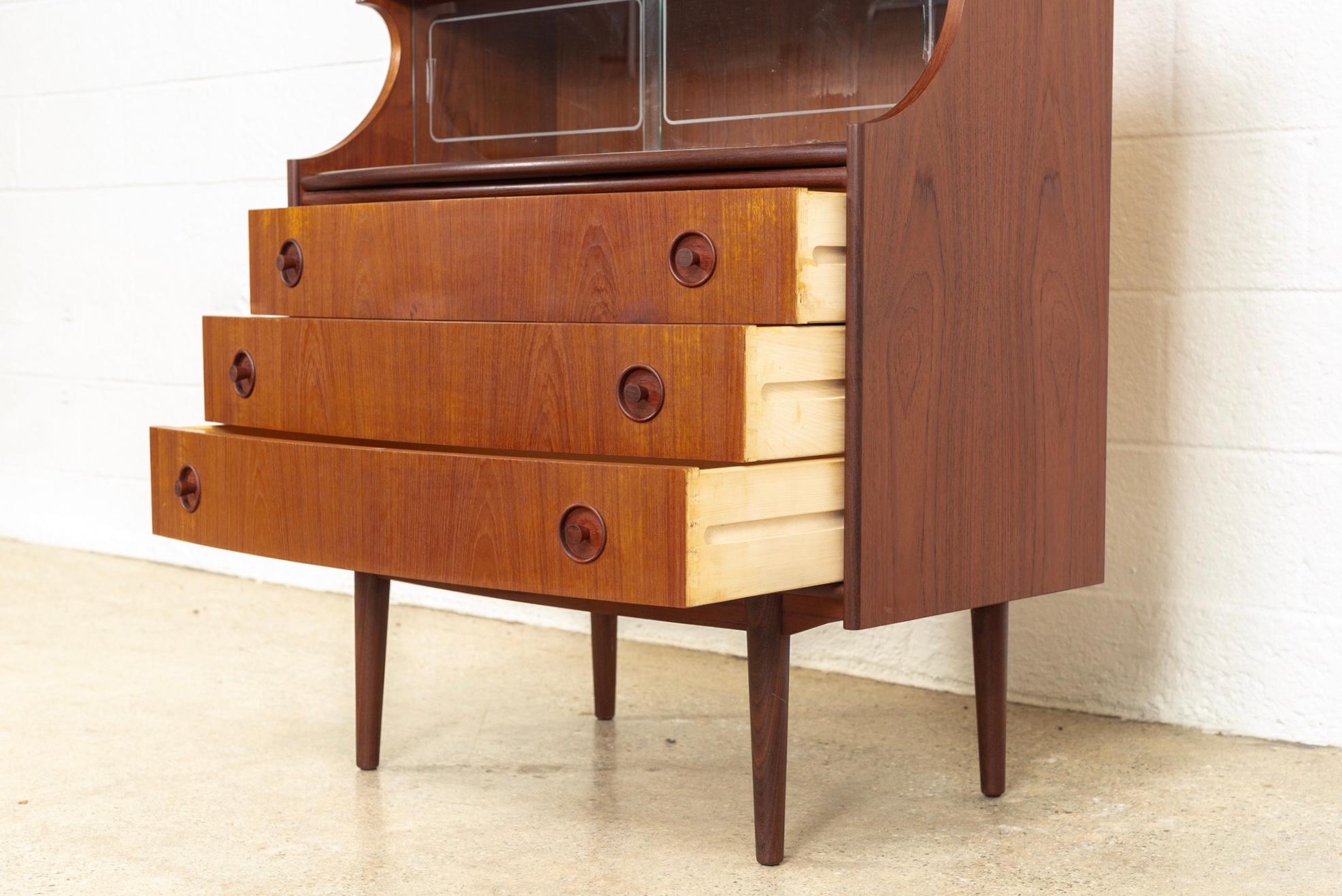 Midcentury Danish Modern Walnut Wood Two-Toned Secretary Desk or Bar Cabinet For Sale 2