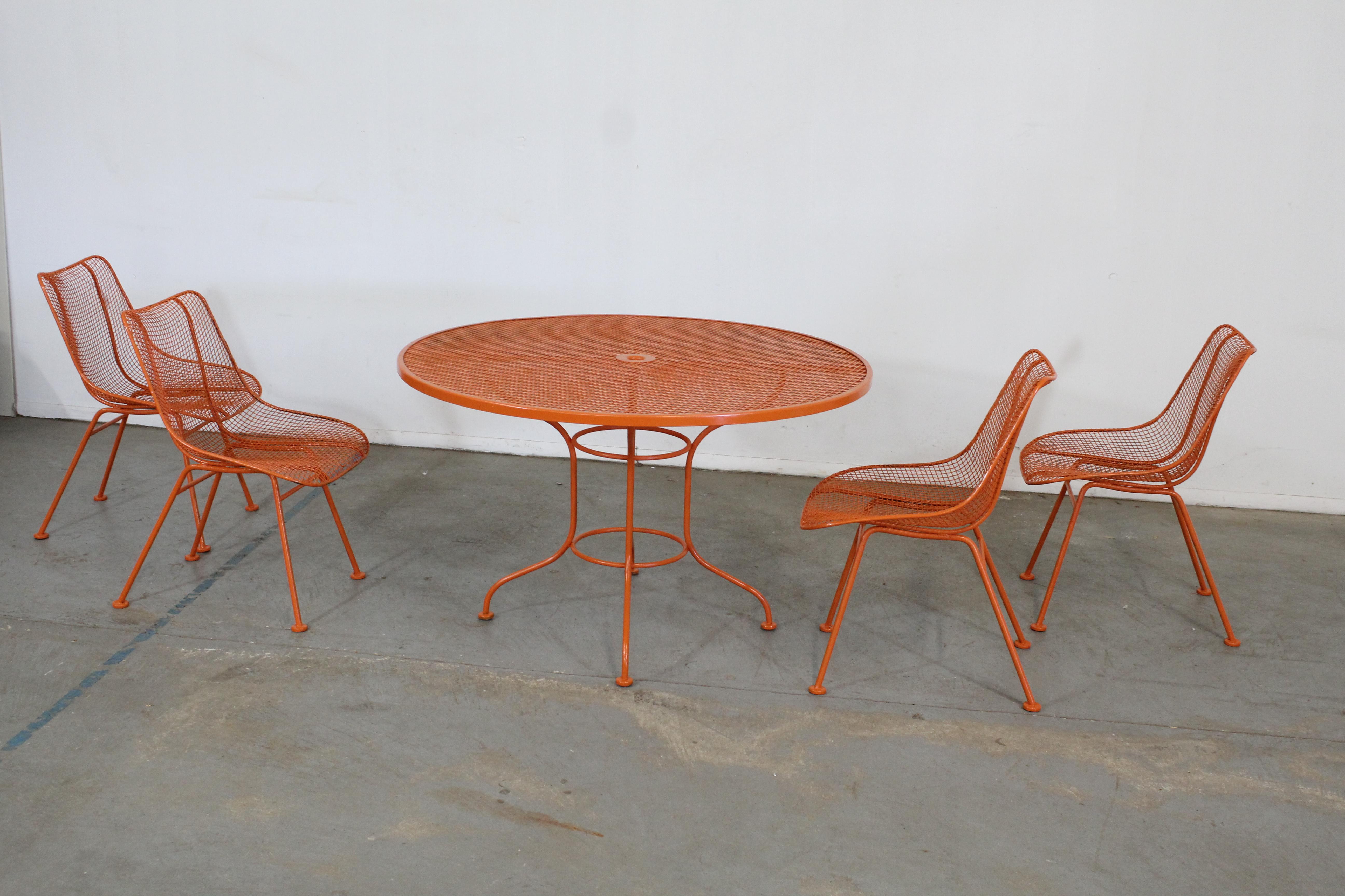 Mid Century Danish Modern Woodard Sculptura Table and 4 Side Chairs In Good Condition In Wilmington, DE