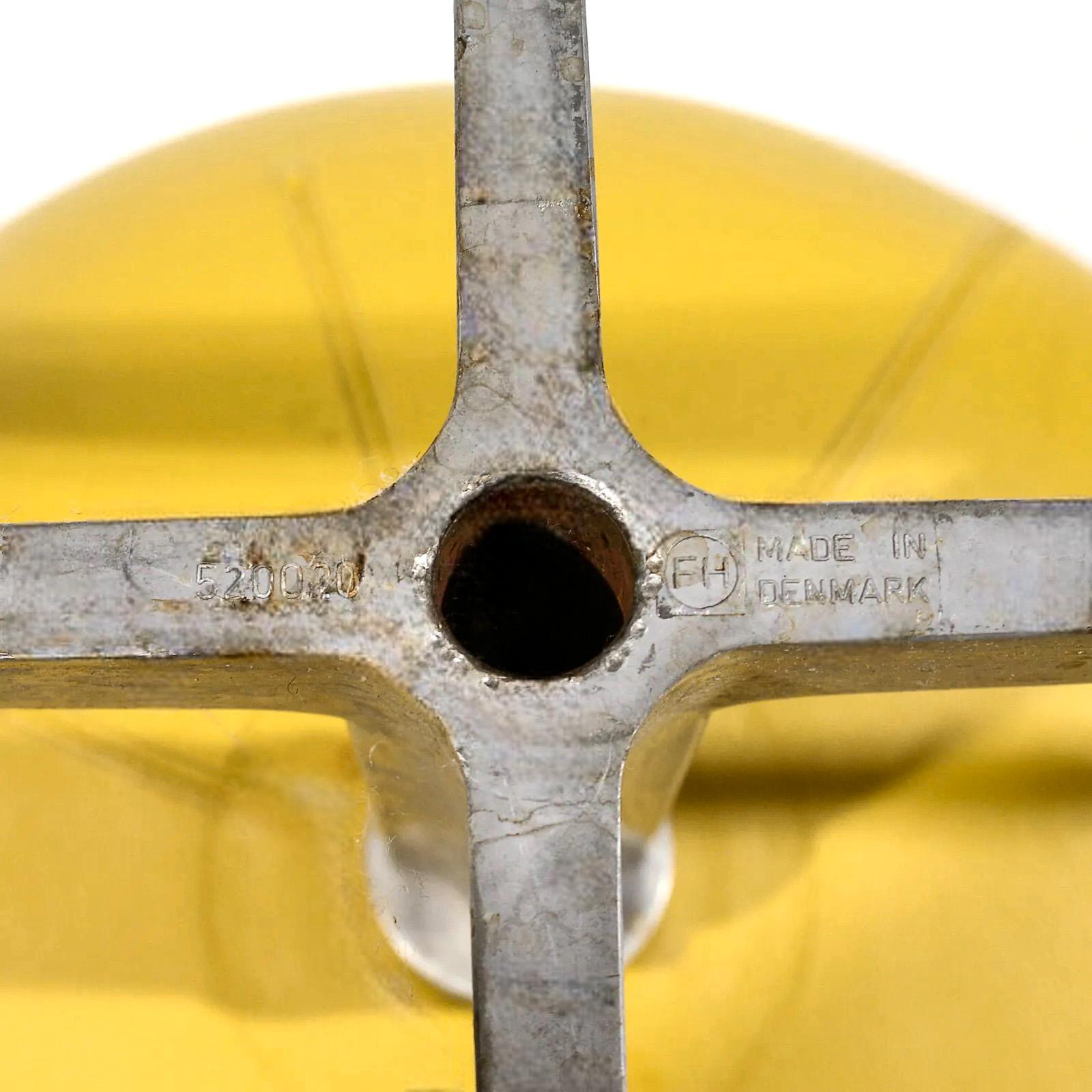 Chaises en forme de cygne jaune de style danois moderne du milieu du siècle dernier d'Arne Jacobsen pour Fritz Hansen en vente 4