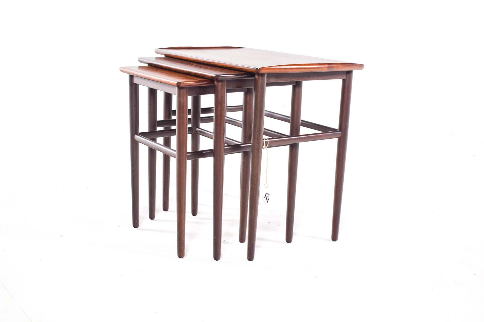 Mid-Century Danish Nesting Tables in Rosewood In Good Condition In Lisboa, Lisboa