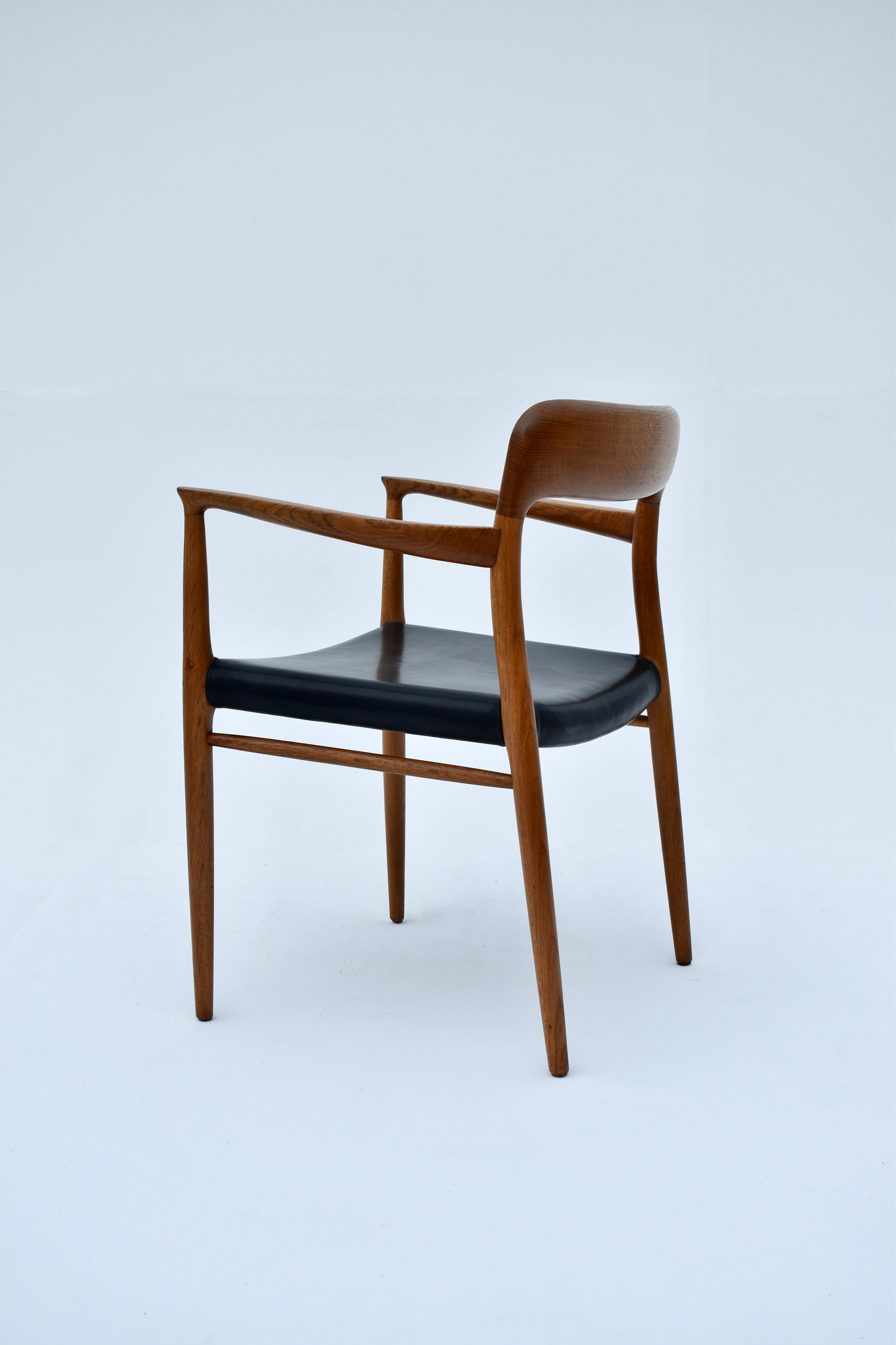 Dänischer Mid-Century-Sessel Modell 56 aus Eiche, Niels Moller für JL Mollers Mobelfabrik (Mitte des 20. Jahrhunderts) im Angebot