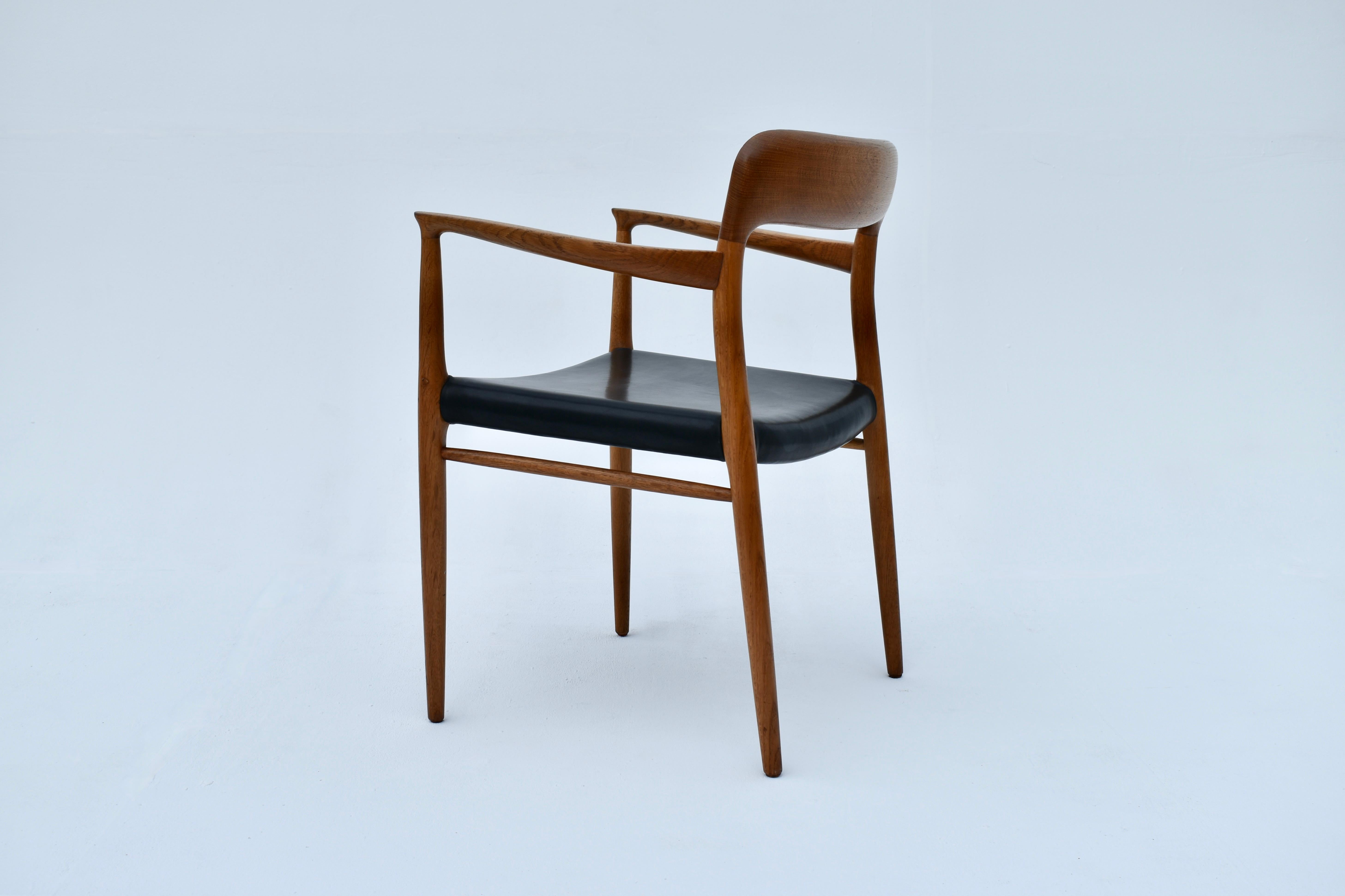 Dänischer Mid-Century-Sessel Modell 56 aus Eiche, Niels Moller für JL Mollers Mobelfabrik (Eichenholz) im Angebot
