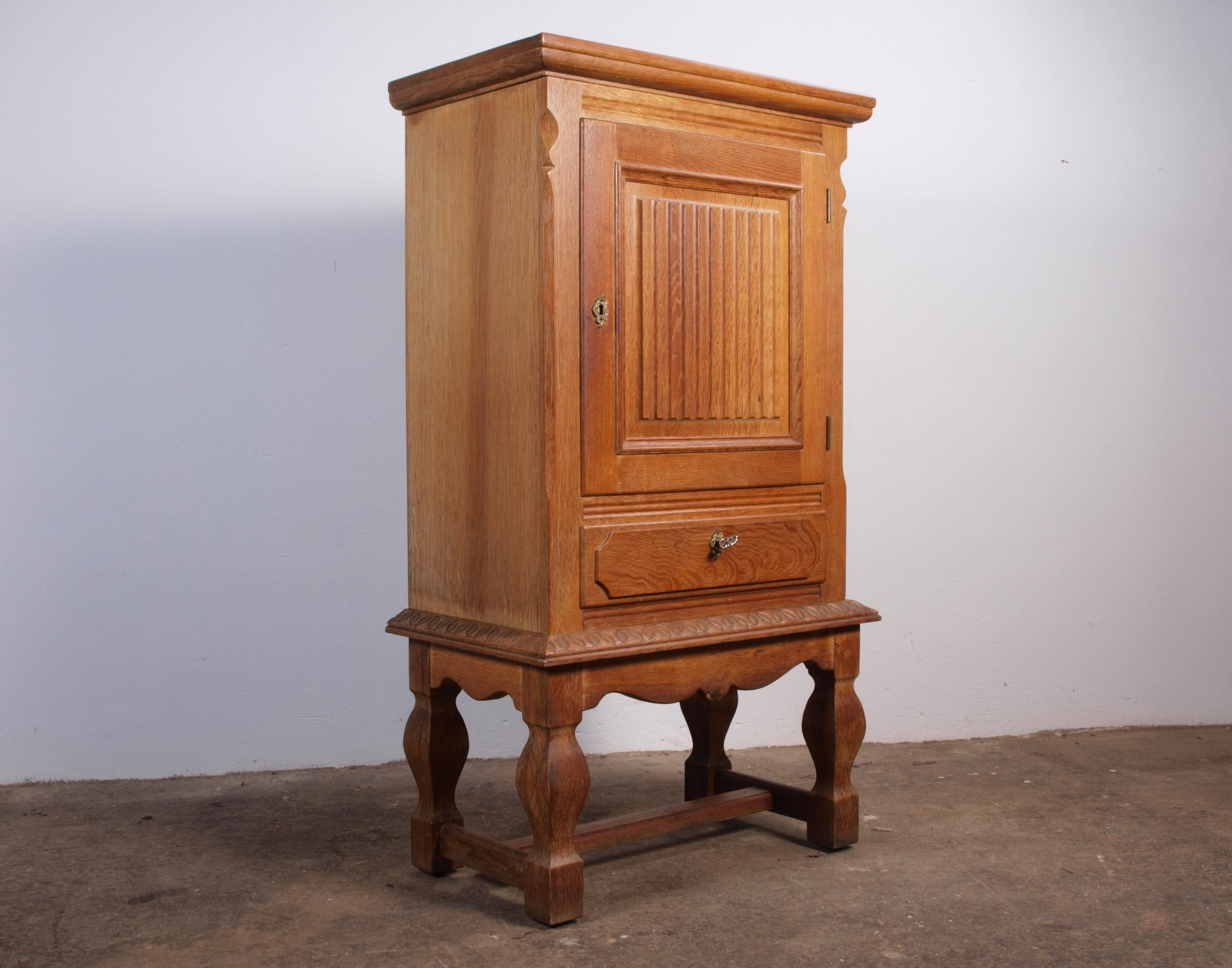 Mid-Century Danish Oak Cabinet in the style of Henning Kjaernulf For Sale 1