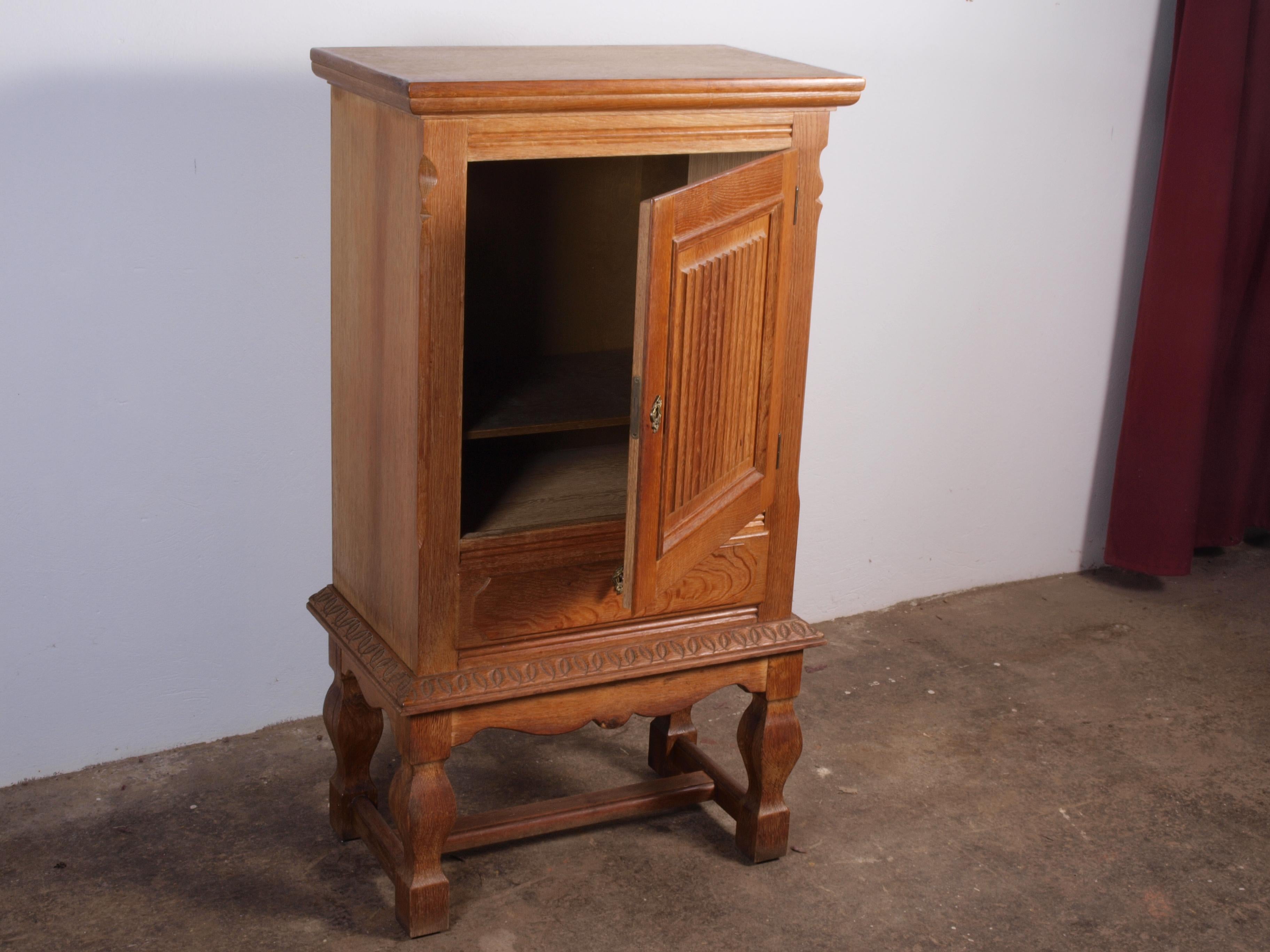Mid-Century Danish Oak Cabinet in the style of Henning Kjaernulf For Sale 6