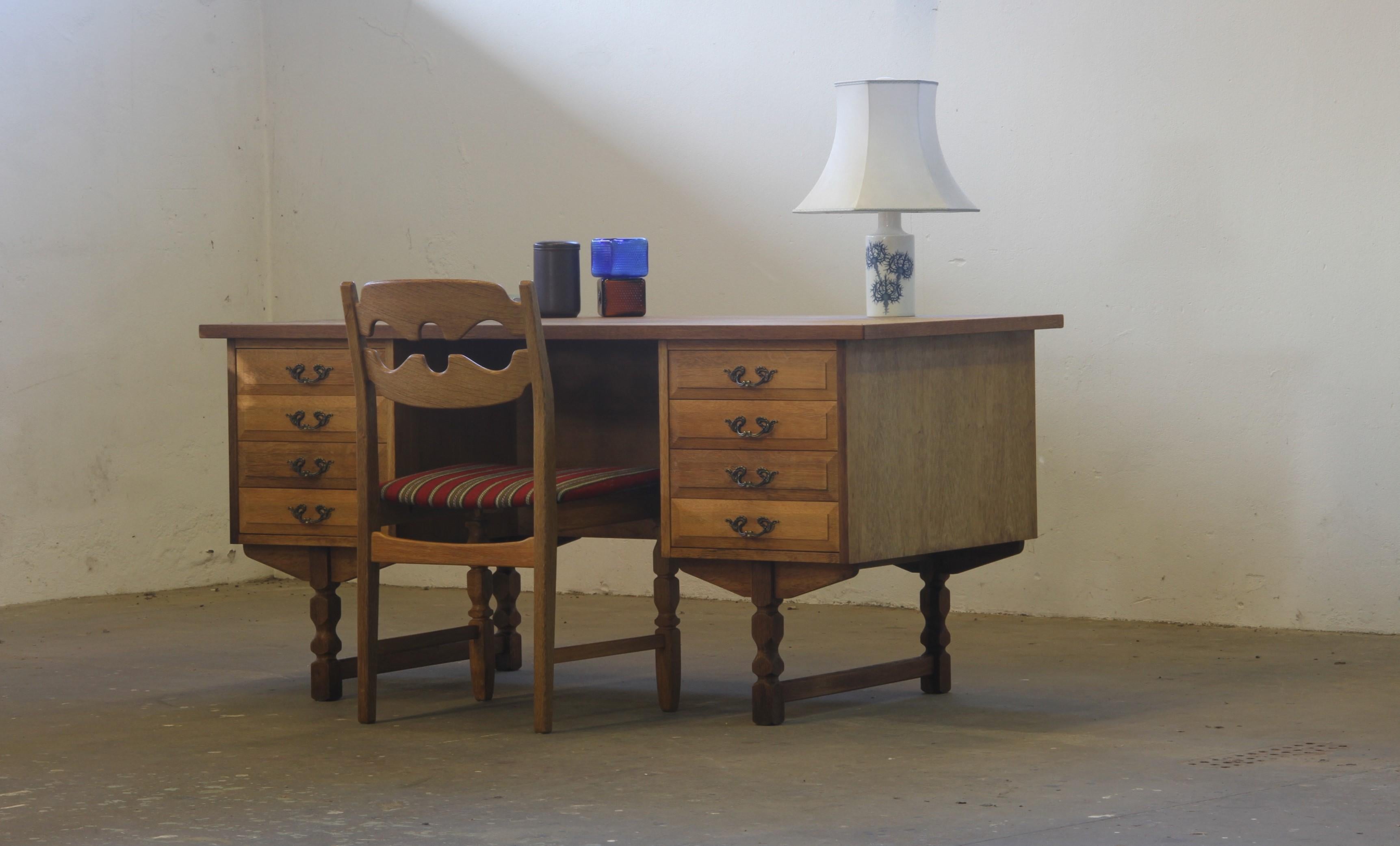 Solid oak writing desk complete with drawers, attributed to the Danish furniture designer Henning Henry Kjærnulf, a compelling piece. This creation harmoniously blends bold Baroque elements with the finesse of Mid-Century Modernism, resulting in a