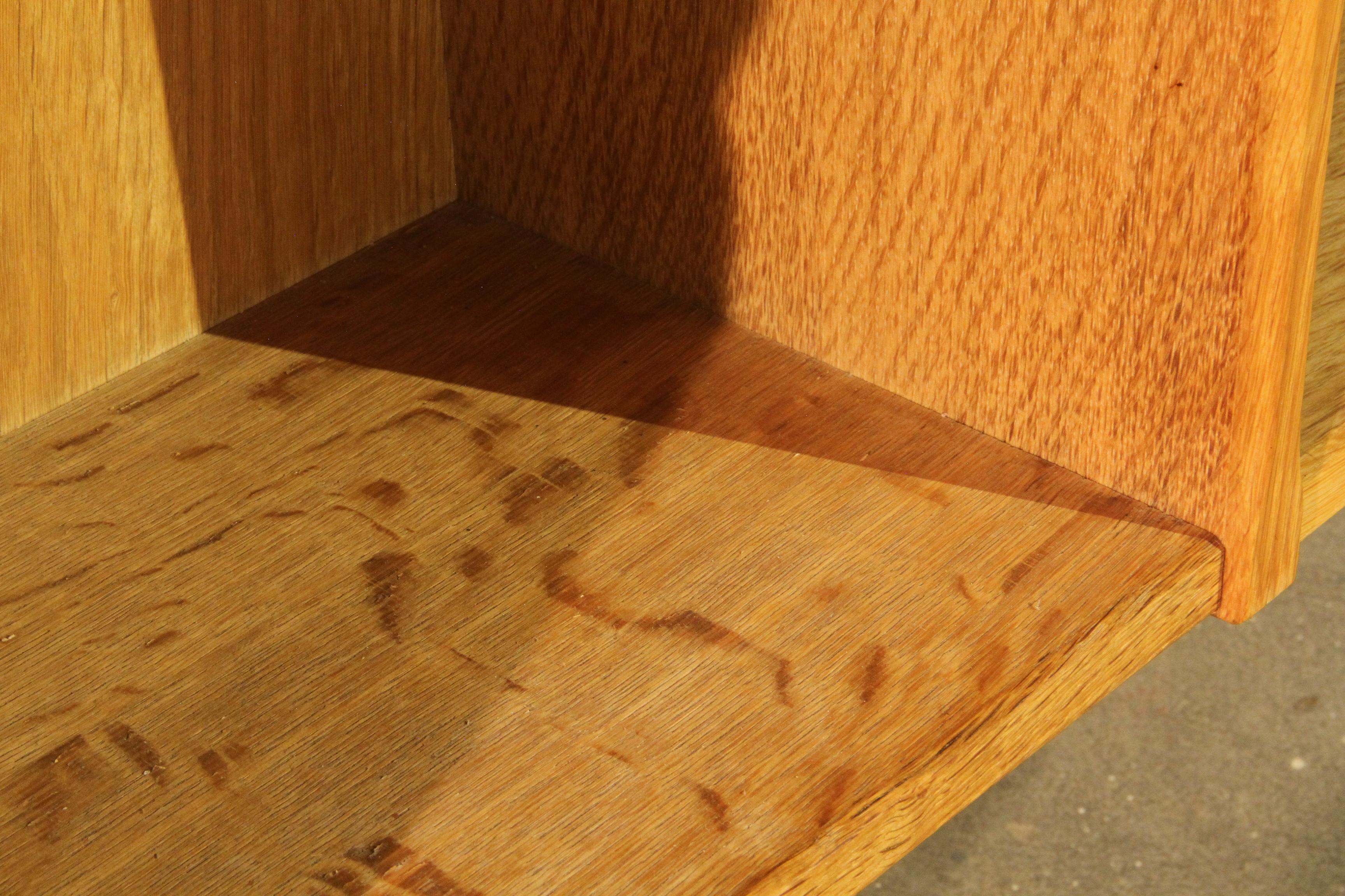 Scrivania danese di metà secolo in Oak attribuita a Henning Kjaernulf in vendita 10