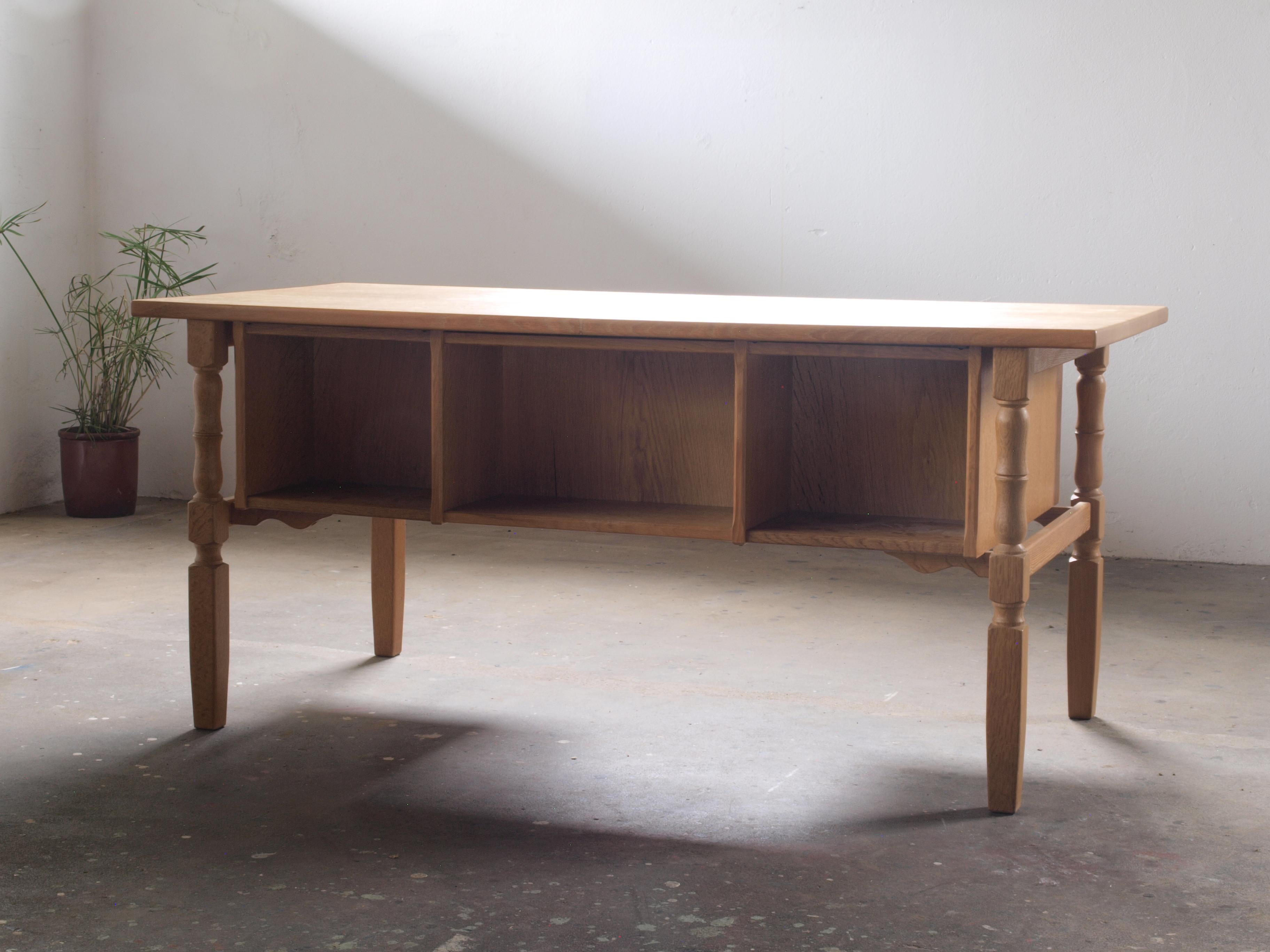 Mid-Century Danish Oak Desk attributed to Henning Kjaernulf In Good Condition For Sale In Store Heddinge, DK
