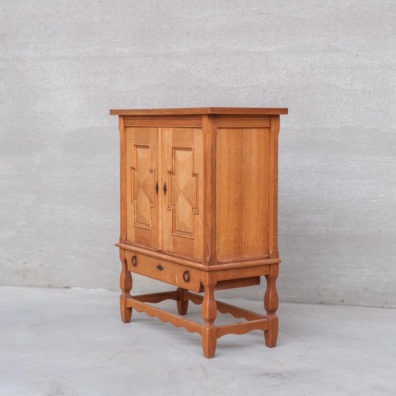 Mobile laterale o bar danese di metà secolo in Oak, attribuito a Henning Kjaernulf in vendita 10