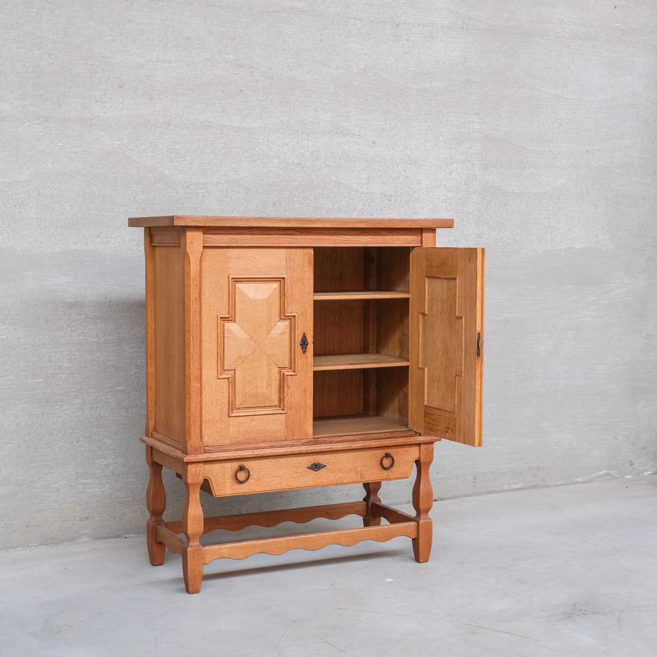 Mobile laterale o bar danese di metà secolo in Oak, attribuito a Henning Kjaernulf in vendita 2