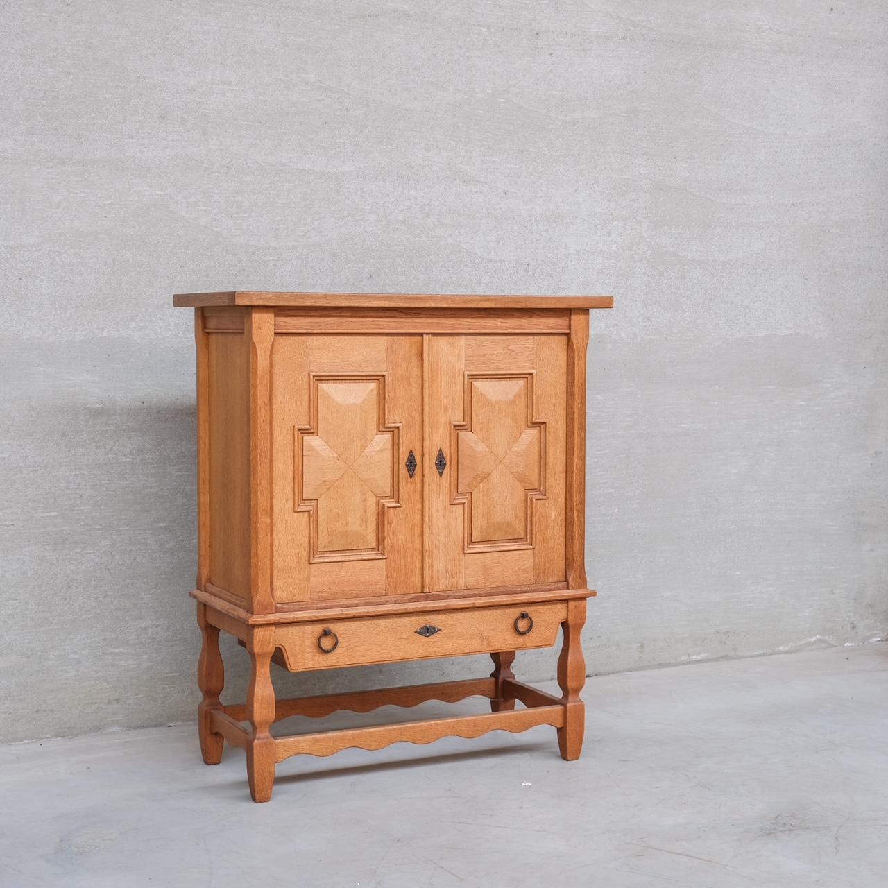 Mobile laterale o bar danese di metà secolo in Oak, attribuito a Henning Kjaernulf in vendita 3