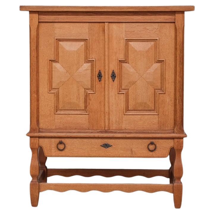 Mobile laterale o bar danese di metà secolo in Oak, attribuito a Henning Kjaernulf