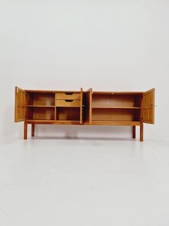 Buffet en chêne danois du milieu du siècle par EKA 1960s