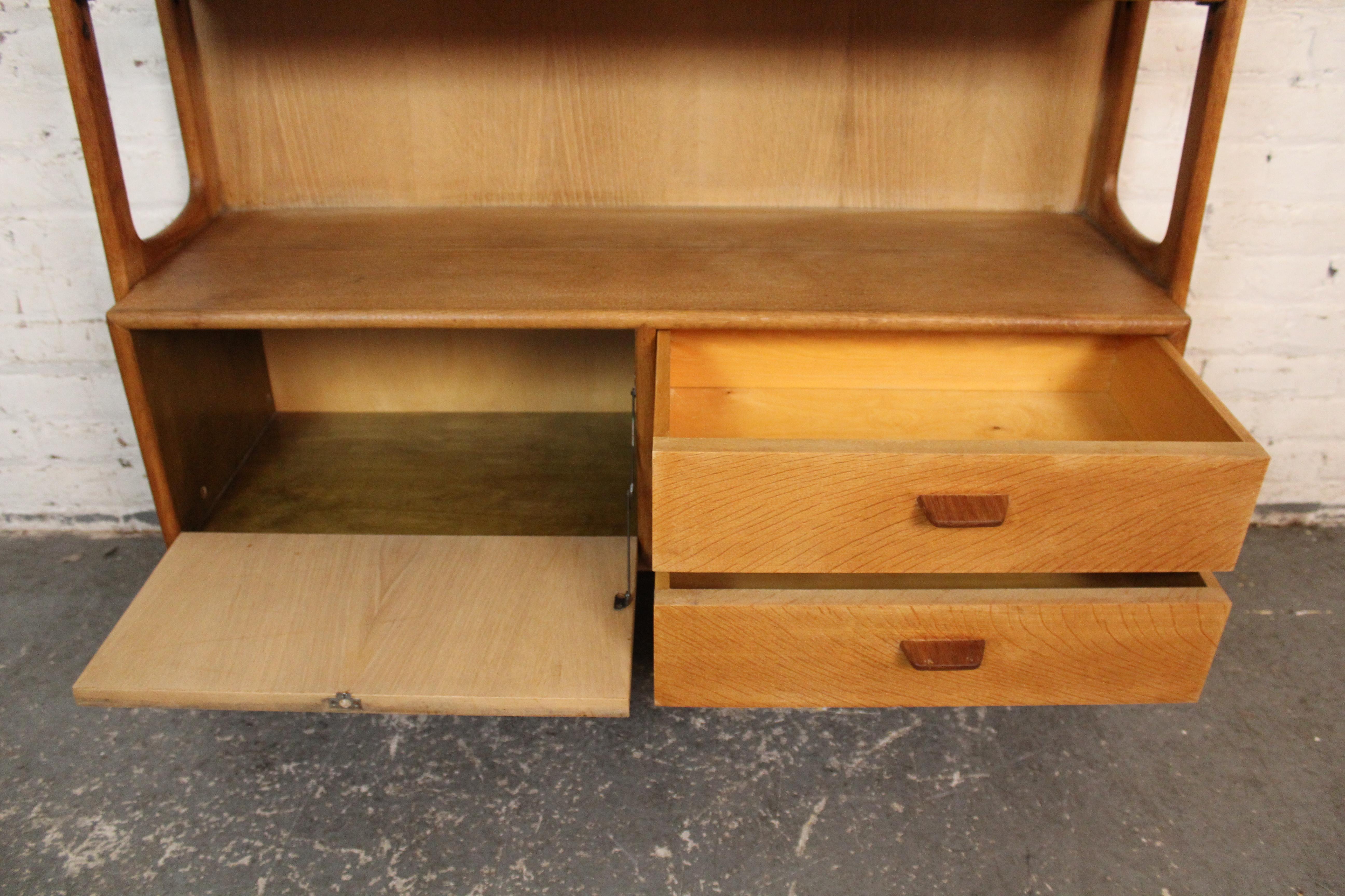 Mueble alto de roble danés de mediados de siglo de Poul Volther Tallado en venta