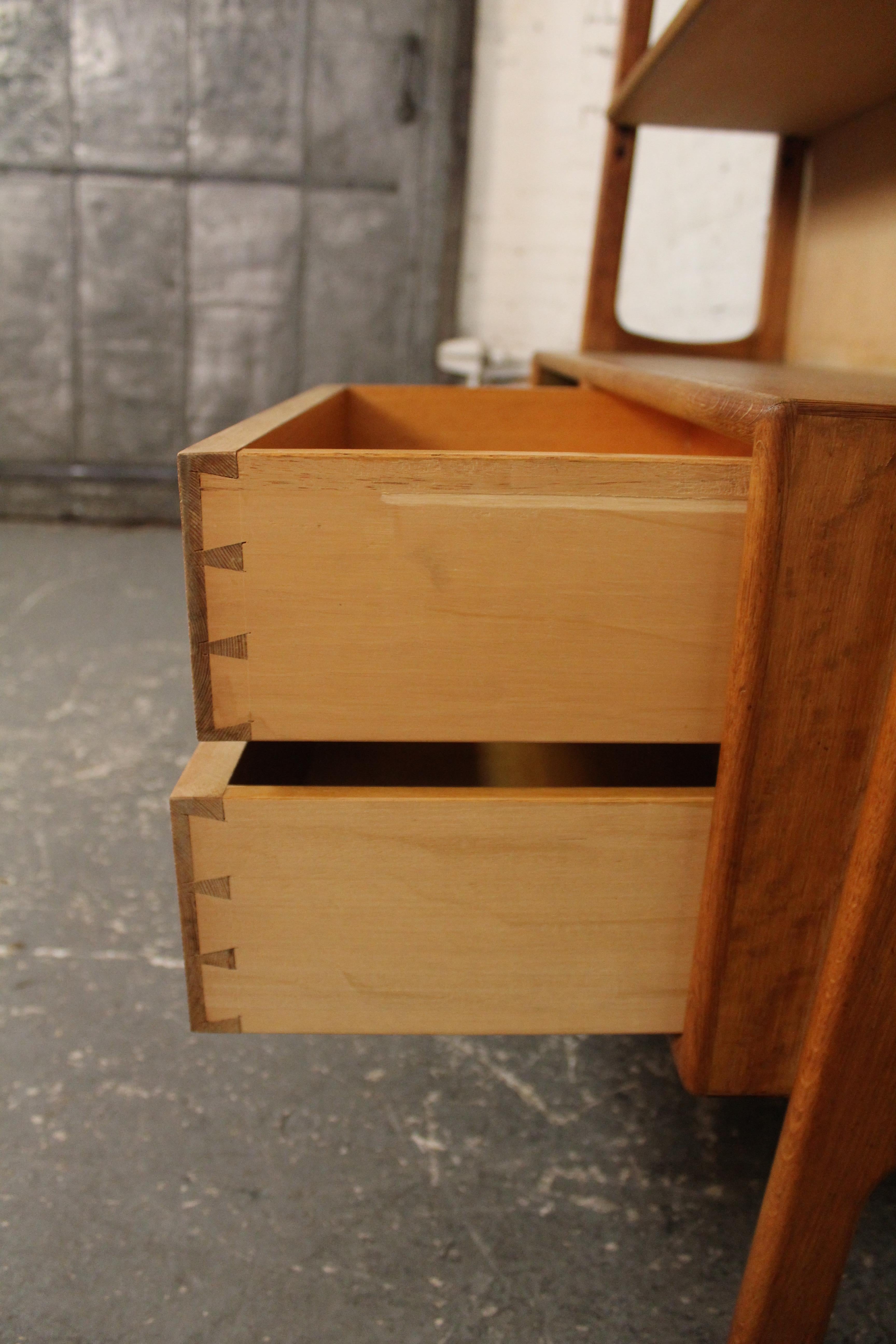 Mueble alto de roble danés de mediados de siglo de Poul Volther siglo XX en venta