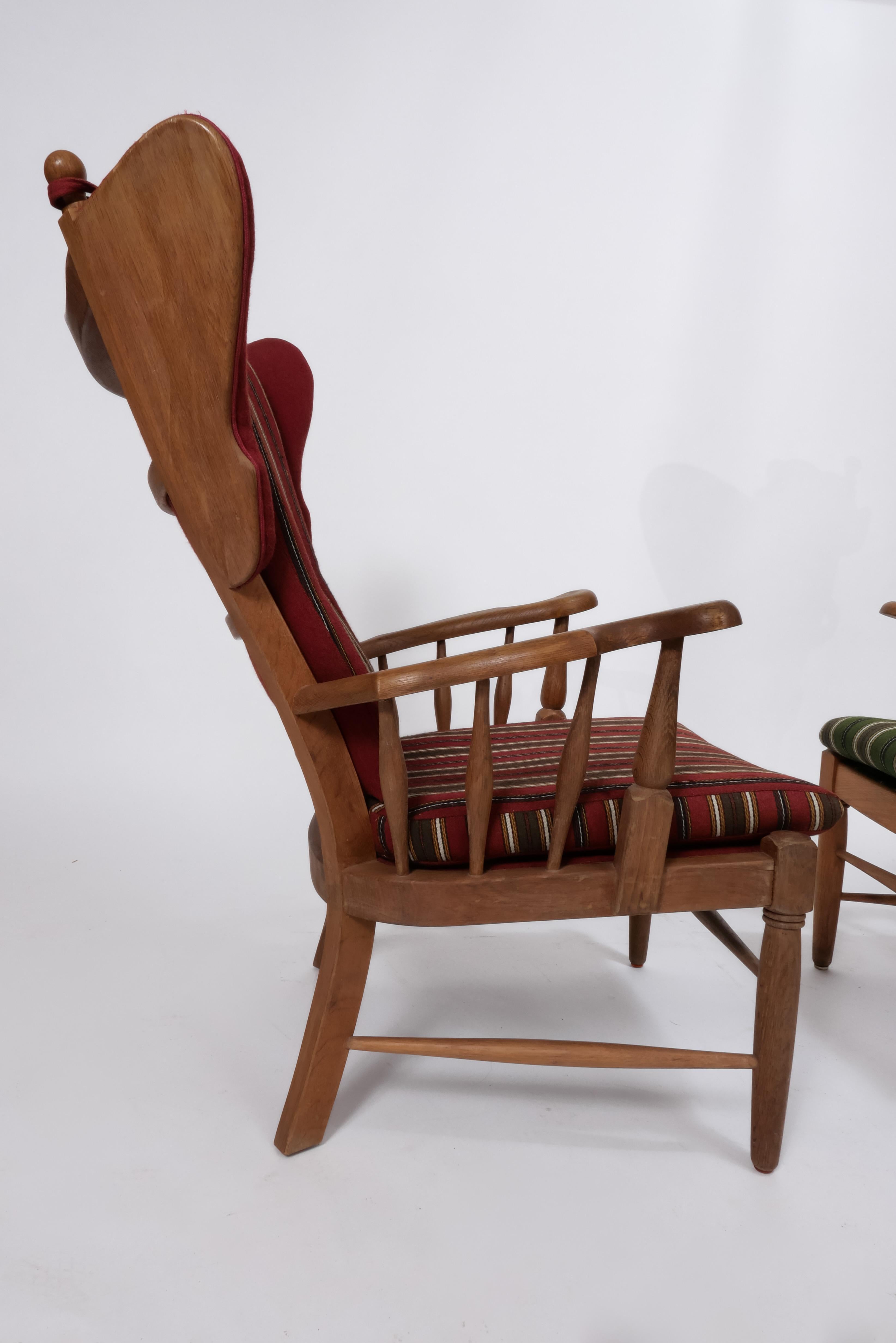 Mid Century Danish Oak Wingback Lounge Chairs, Ein Paar (Skandinavische Moderne) im Angebot